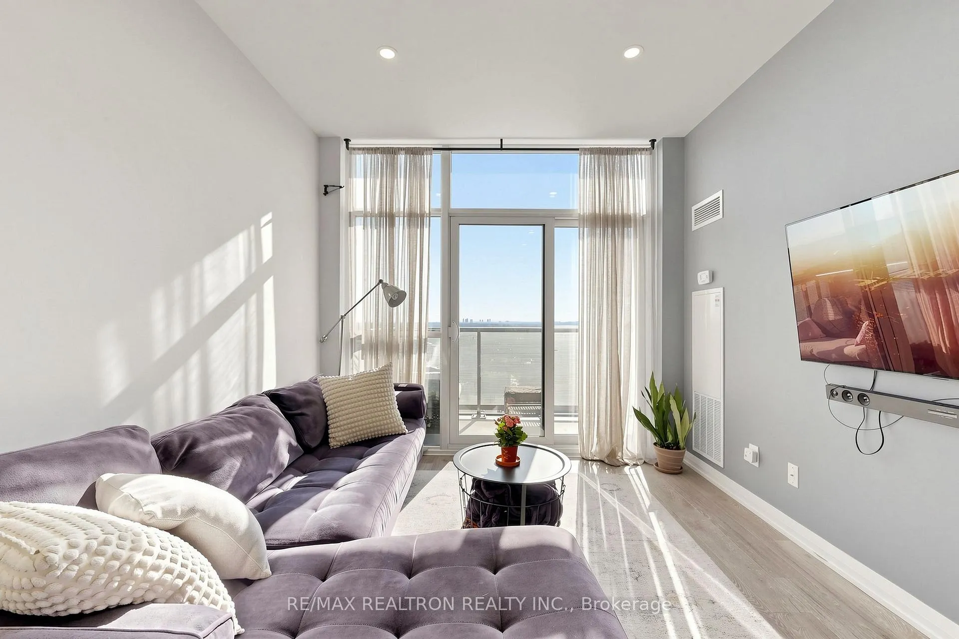 Photo 10 of Unit PH06, 65 Oneida Crescent, Richmond Hill, Langstaff — HOMEH