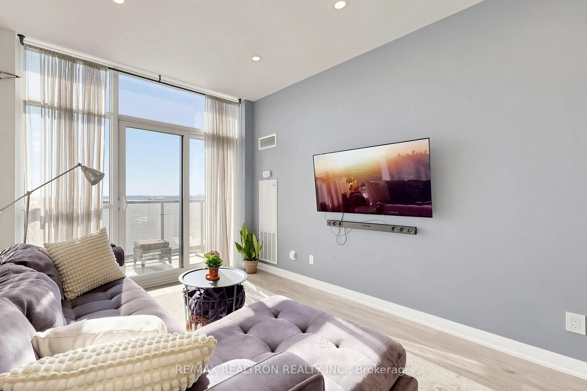 Photo 11 of Unit PH06, 65 Oneida Crescent, Richmond Hill, Langstaff — HOMEH