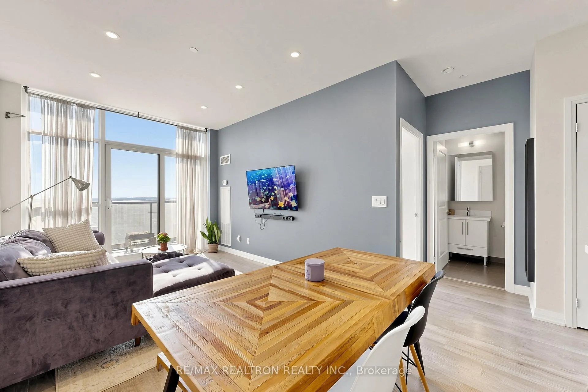 Photo 15 of Unit PH06, 65 Oneida Crescent, Richmond Hill, Langstaff — HOMEH