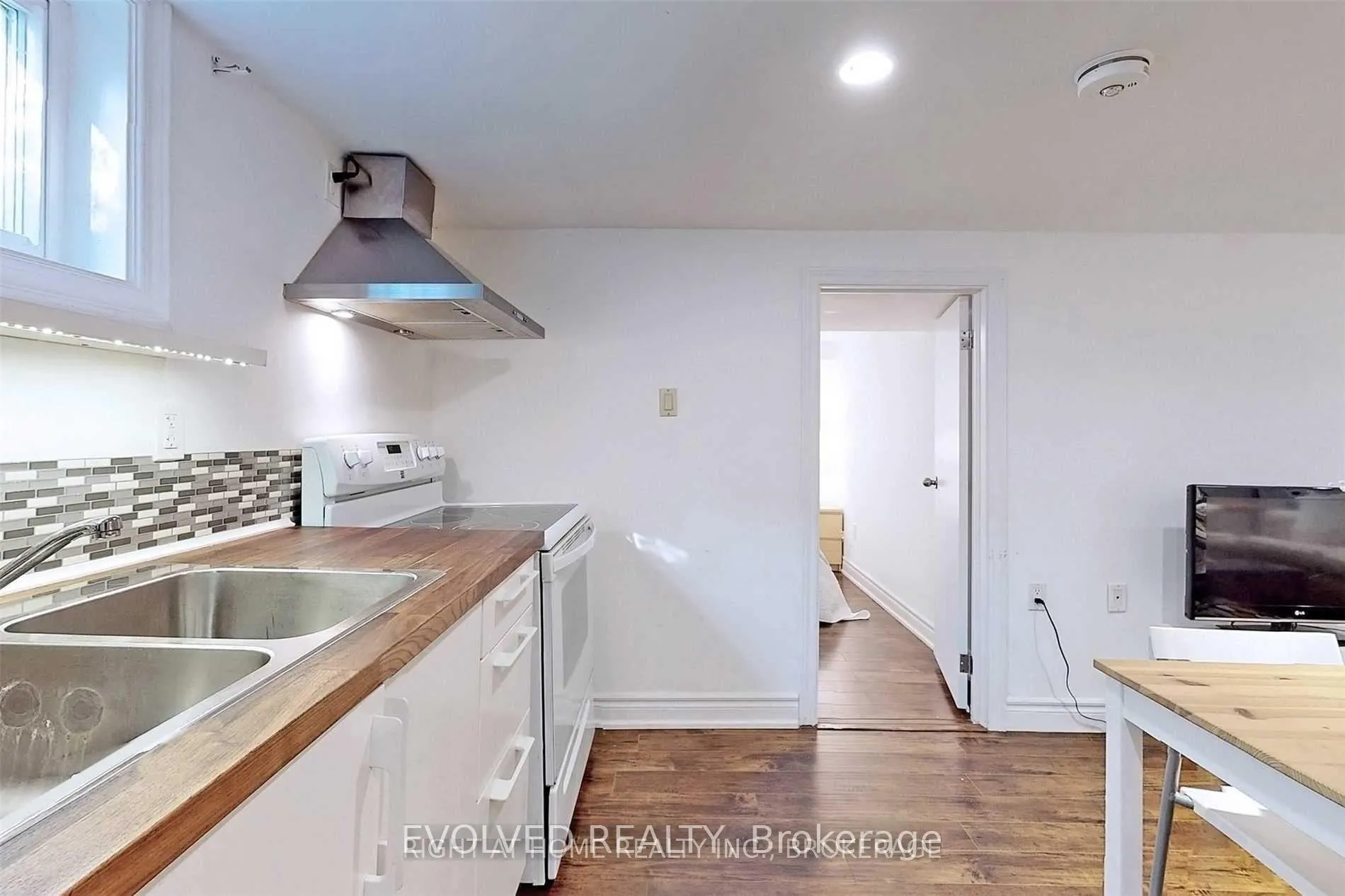 Photo 4 of Unit Lower, 12 Shippigan Crescent, North York, Don Valley Village — HOMEH