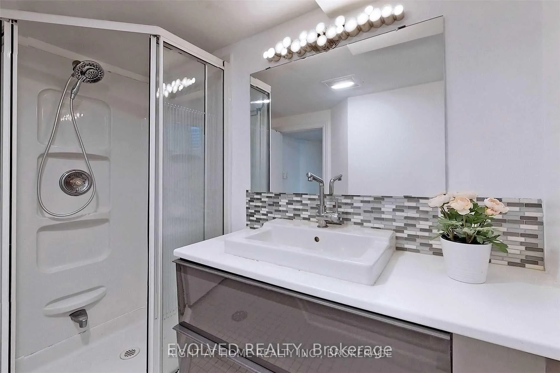 Photo 6 of Unit Lower, 12 Shippigan Crescent, North York, Don Valley Village — HOMEH