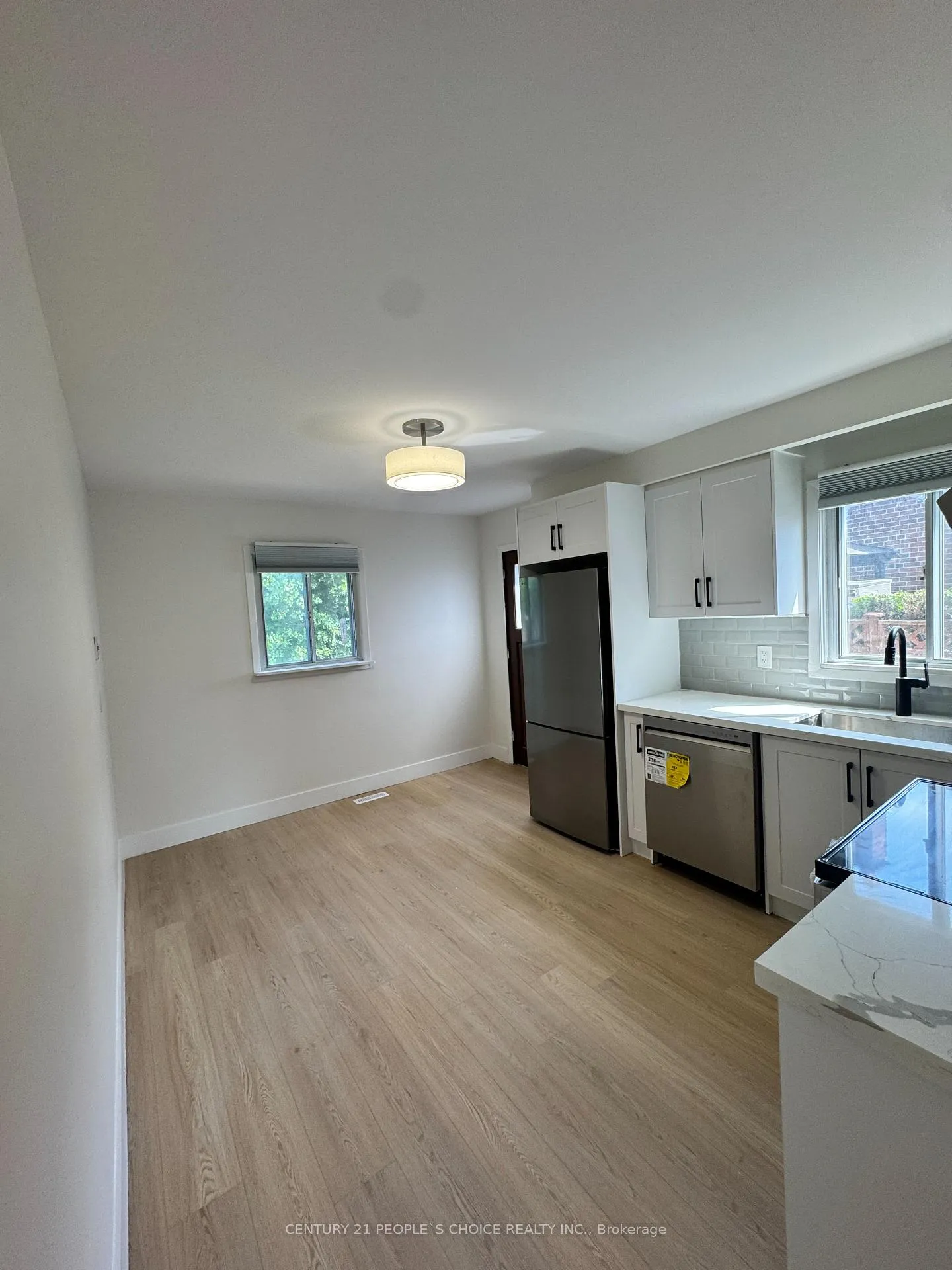 Photo 5 of 29 Dellbrook Crescent, North York, Humber Summit — HOMEH