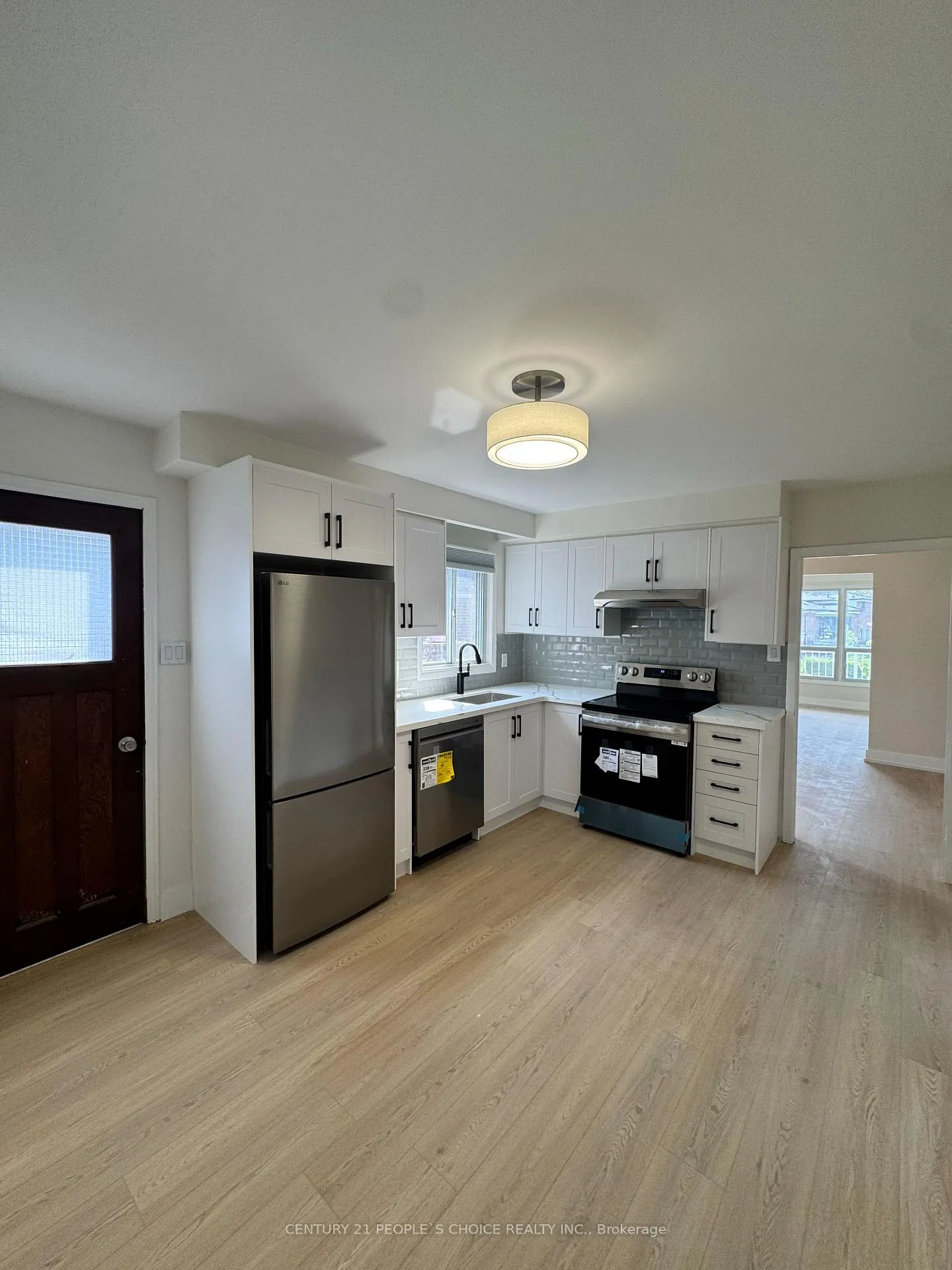 Photo 6 of 29 Dellbrook Crescent, North York, Humber Summit — HOMEH