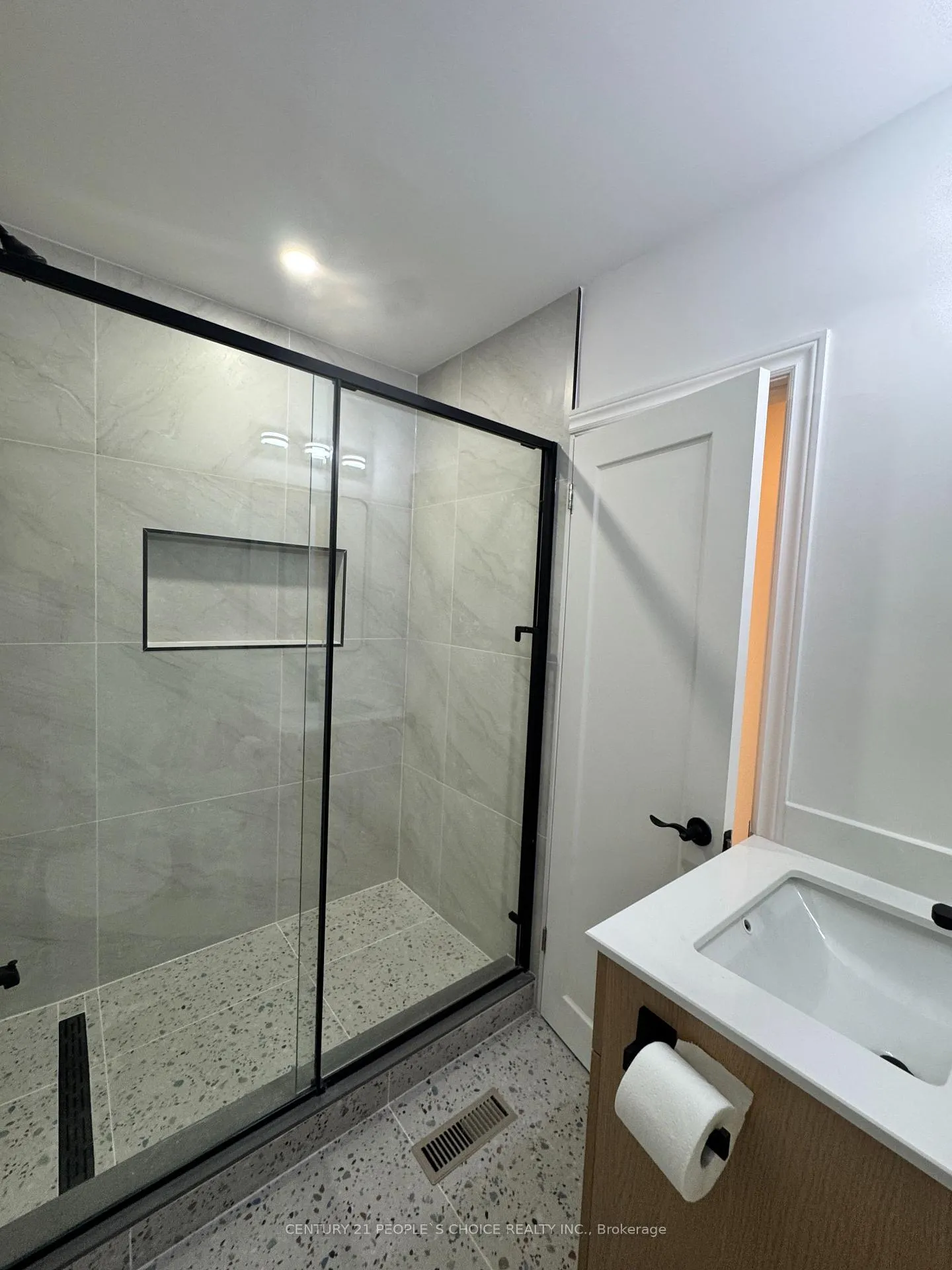 Photo 8 of 29 Dellbrook Crescent, North York, Humber Summit — HOMEH