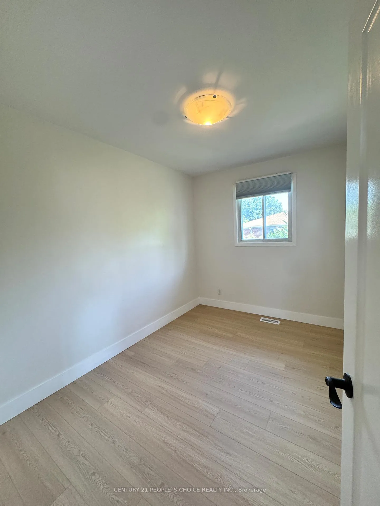 Photo 12 of 29 Dellbrook Crescent, North York, Humber Summit — HOMEH