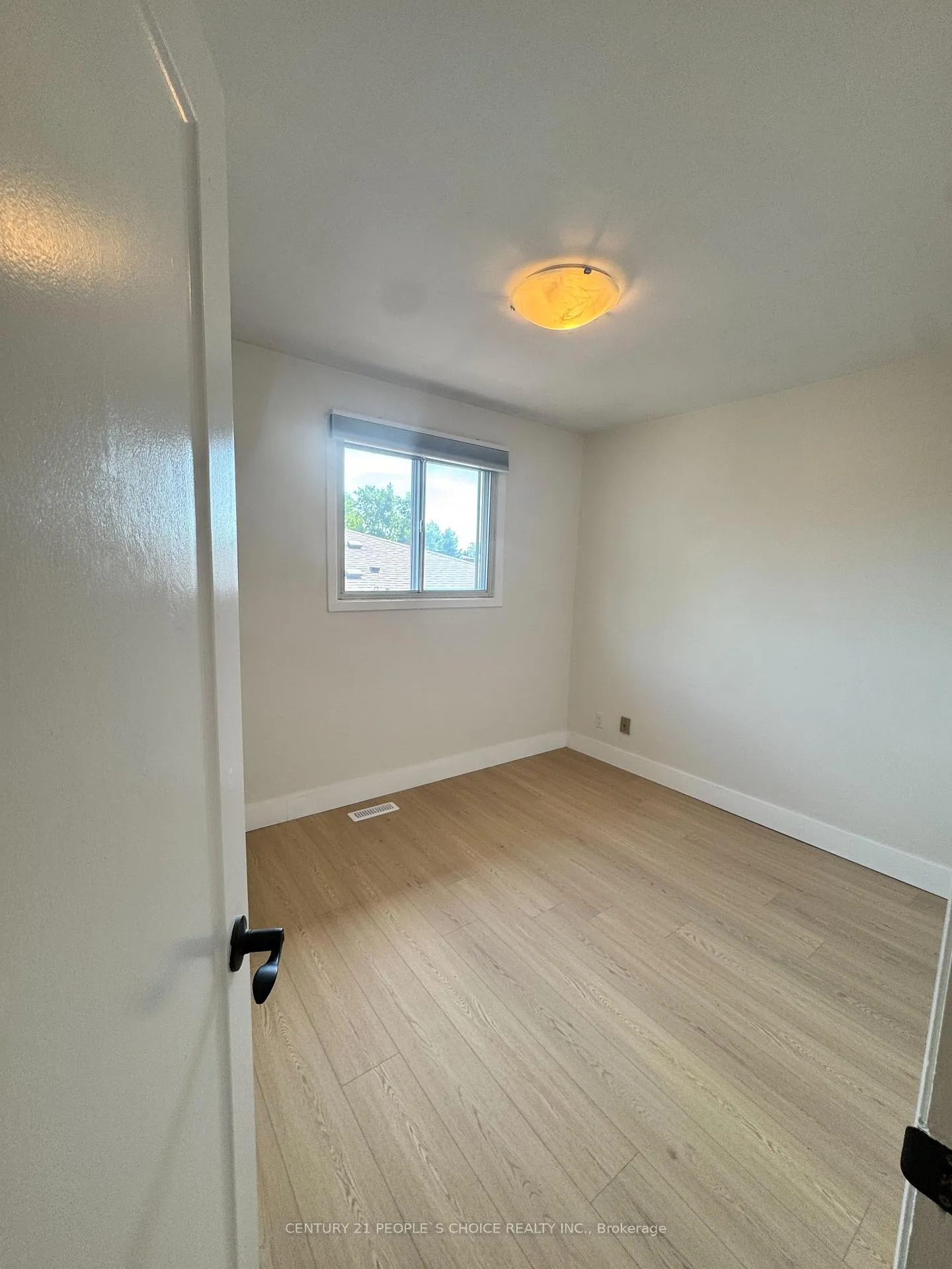 Photo 13 of 29 Dellbrook Crescent, North York, Humber Summit — HOMEH