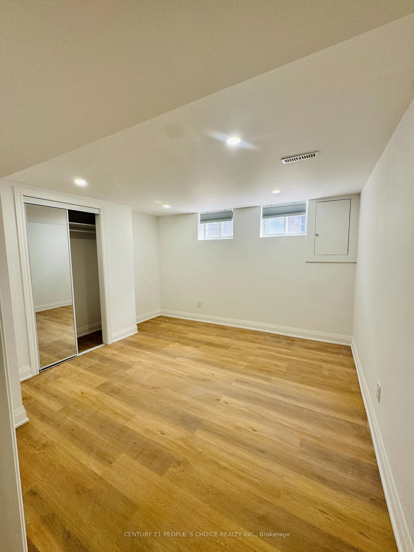 Photo 15 of 29 Dellbrook Crescent, North York, Humber Summit — HOMEH