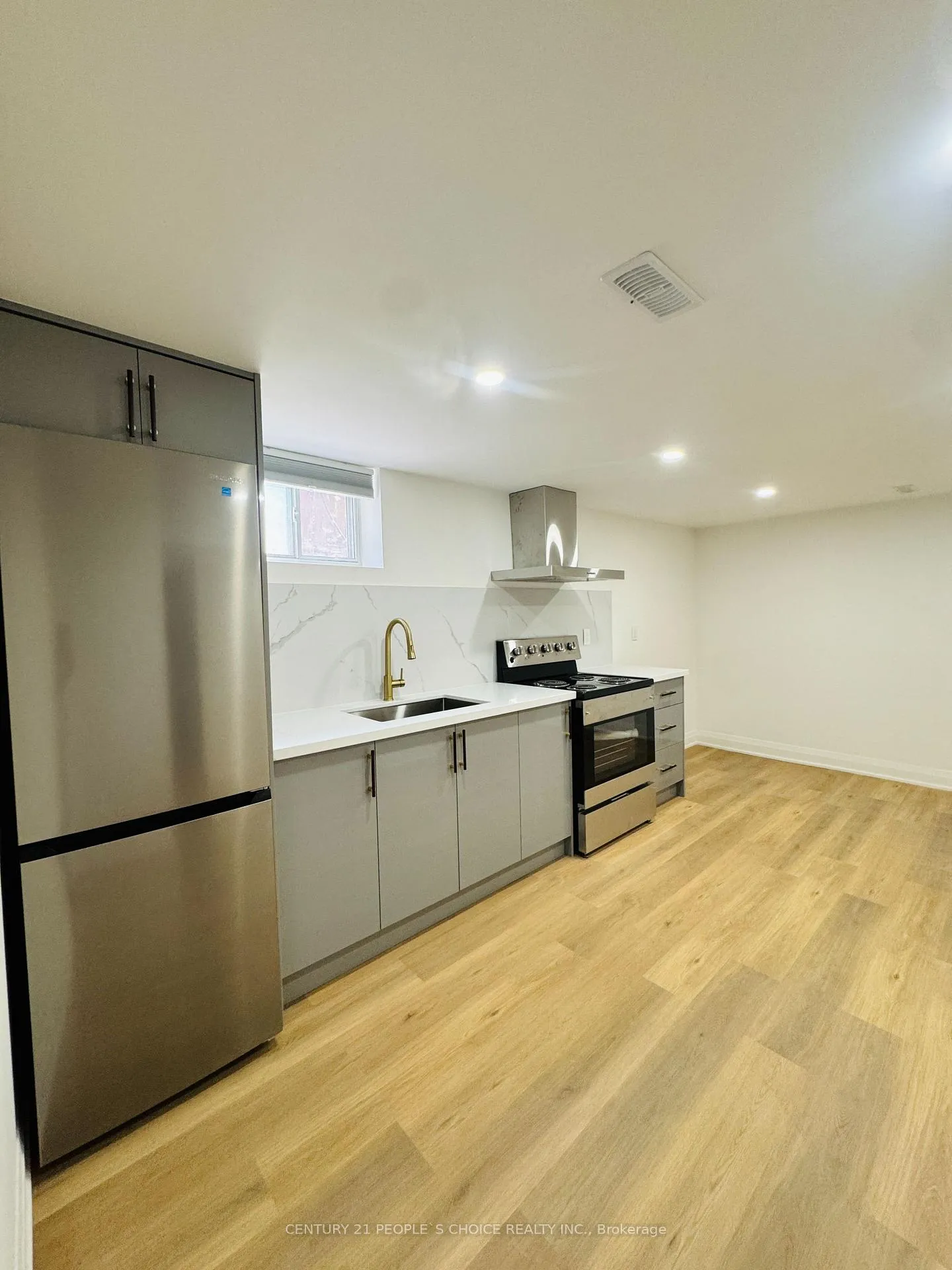 Photo 17 of 29 Dellbrook Crescent, North York, Humber Summit — HOMEH