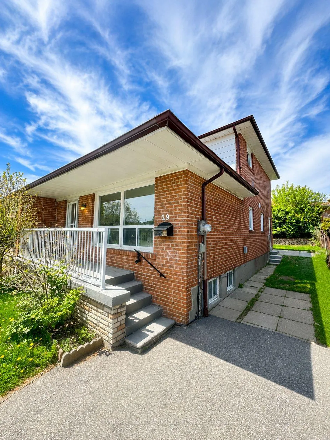 Photo 21 of 29 Dellbrook Crescent, North York, Humber Summit — HOMEH