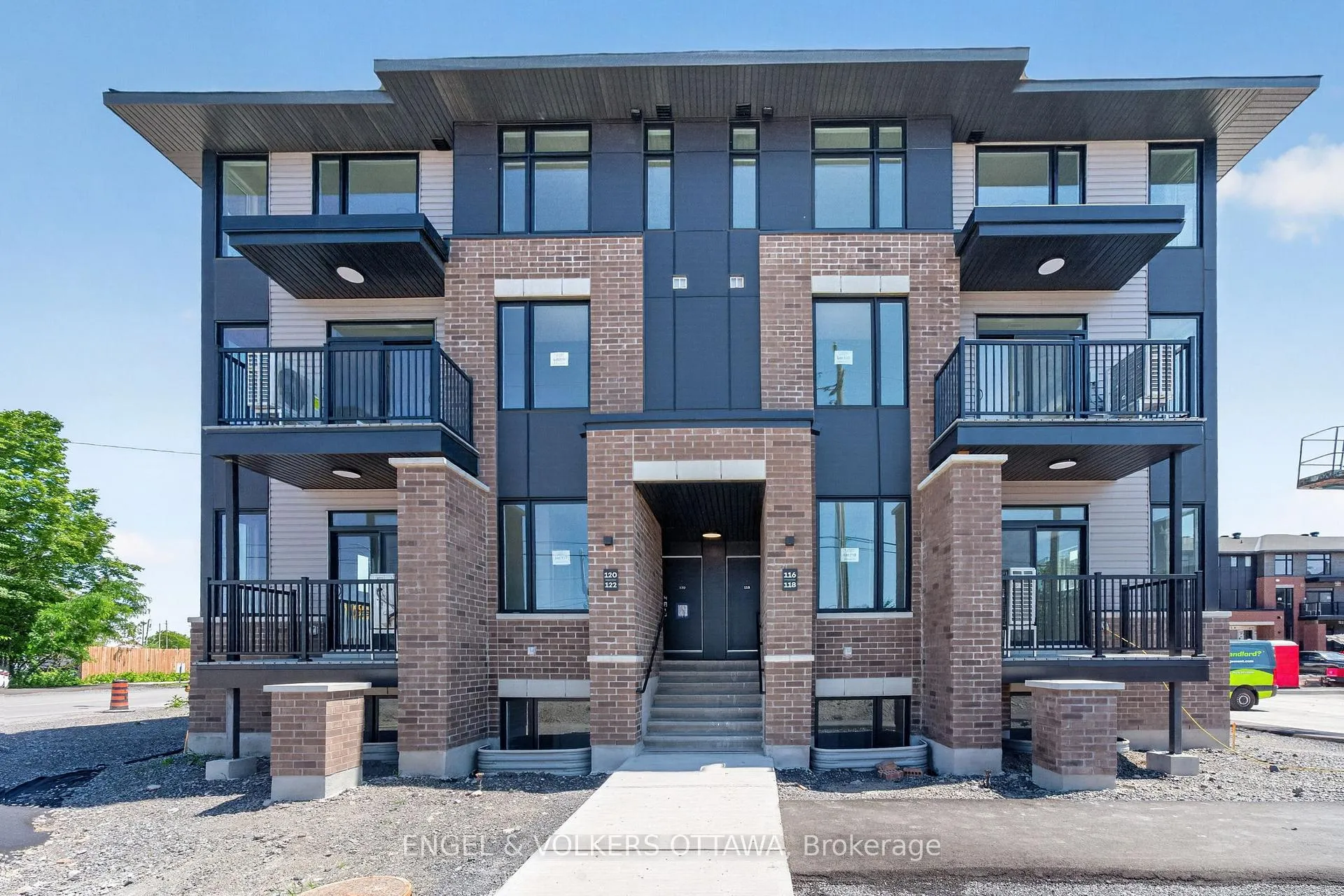 Photo 2 of 122 Stardust Private, Ottawa, Leitrim — HOMEH