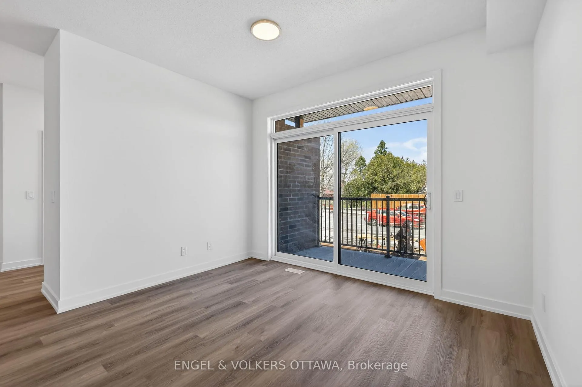Photo 12 of 122 Stardust Private, Ottawa, Leitrim — HOMEH