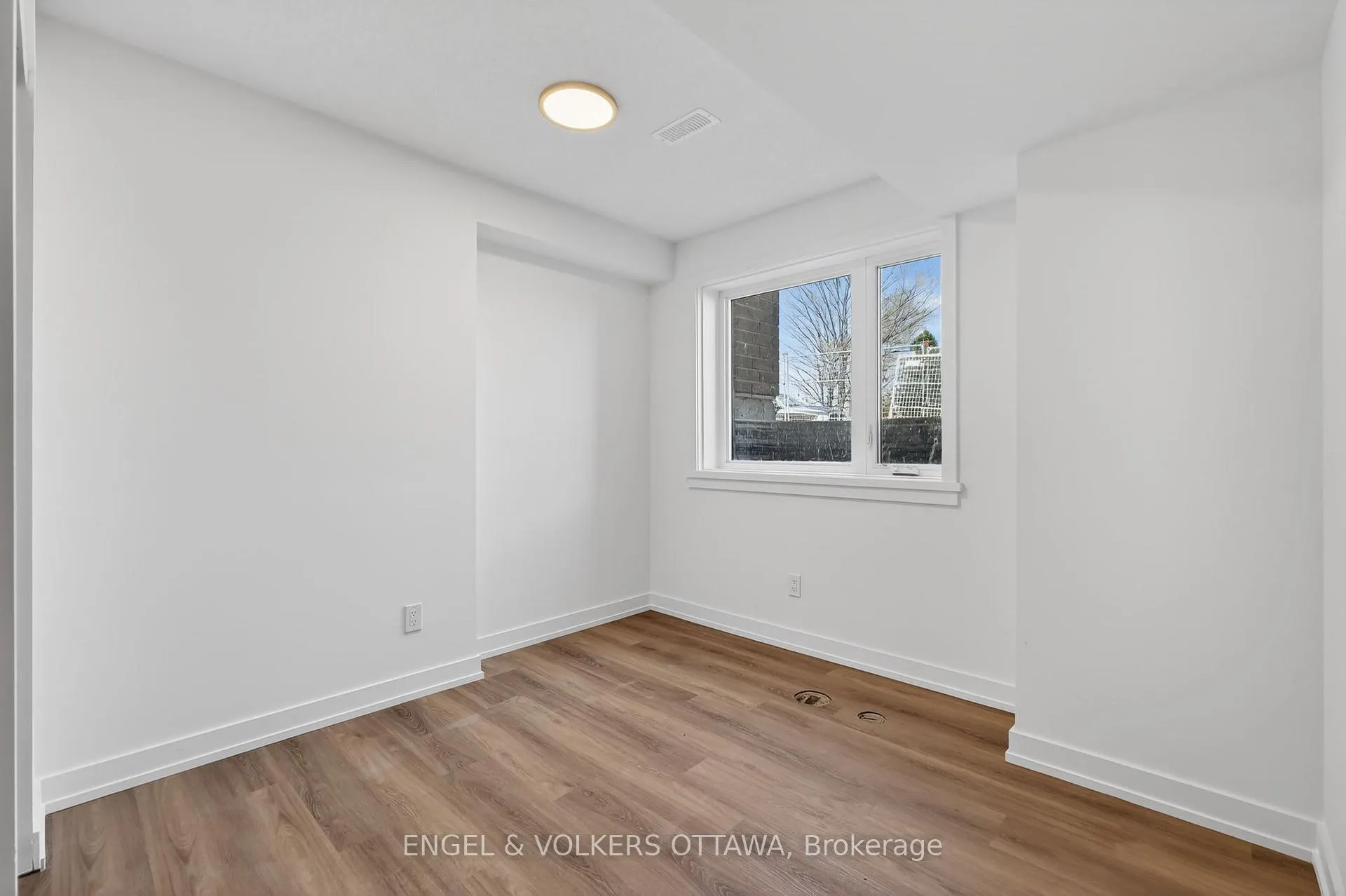 Photo 23 of 122 Stardust Private, Ottawa, Leitrim — HOMEH