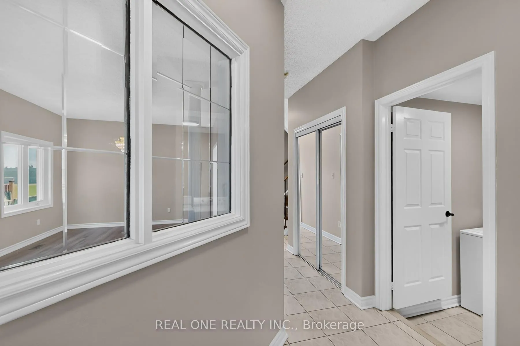Photo 4 of 113 Milliken Meadows Drive, Markham, Milliken Mills West — HOMEH
