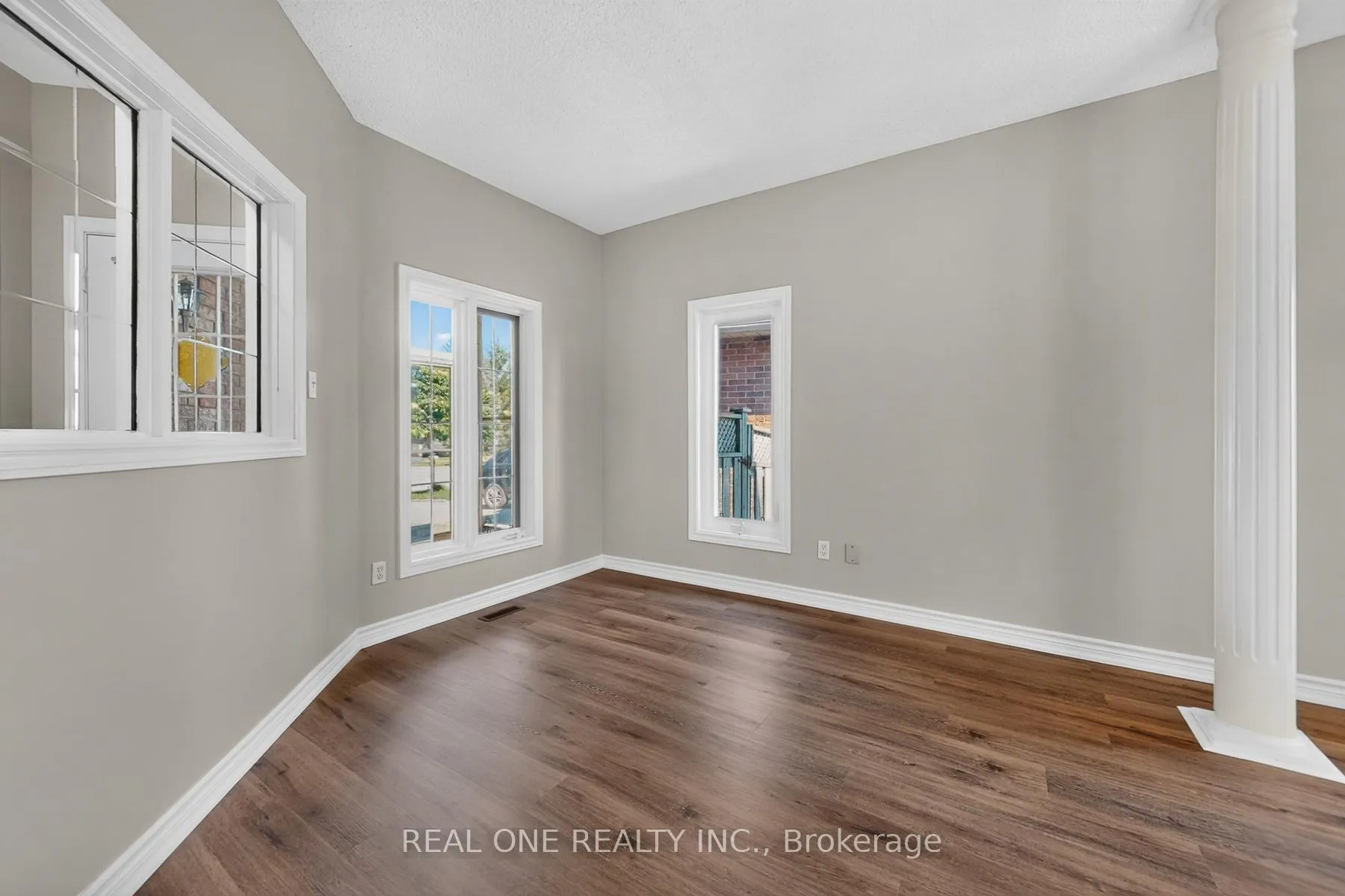 Photo 10 of 113 Milliken Meadows Drive, Markham, Milliken Mills West — HOMEH