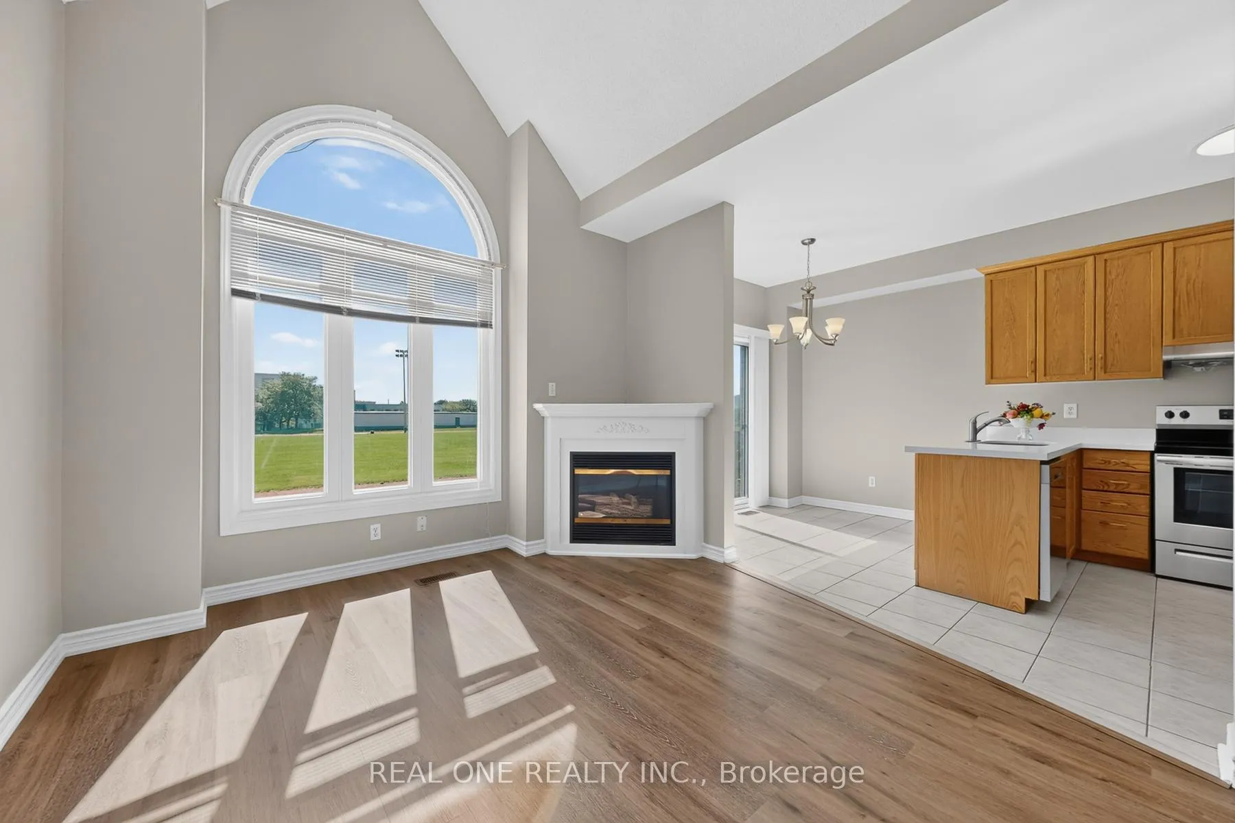 Photo 15 of 113 Milliken Meadows Drive, Markham, Milliken Mills West — HOMEH