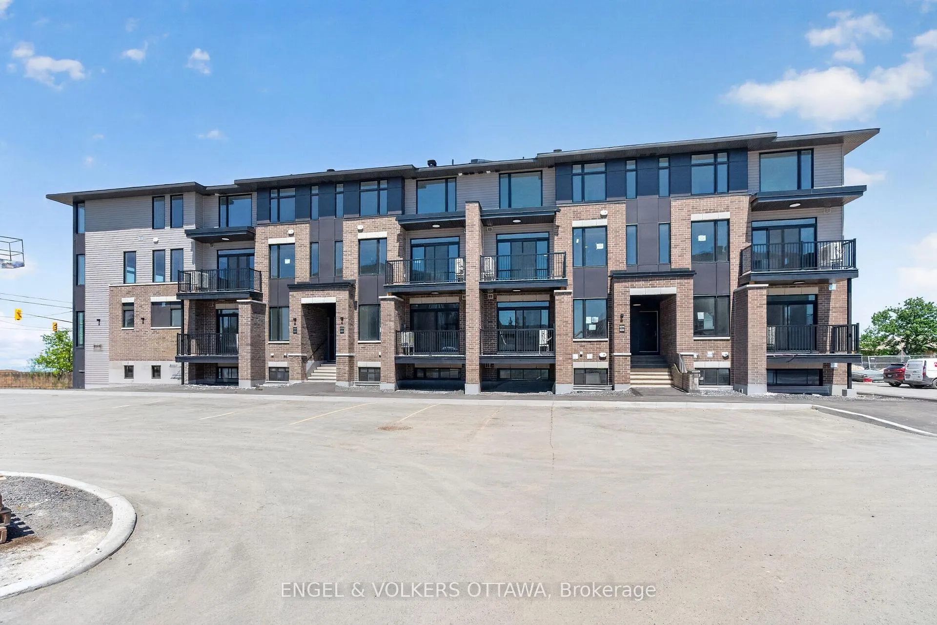 Photo 1 of 110 Stardust Private, Ottawa, Leitrim — HOMEH