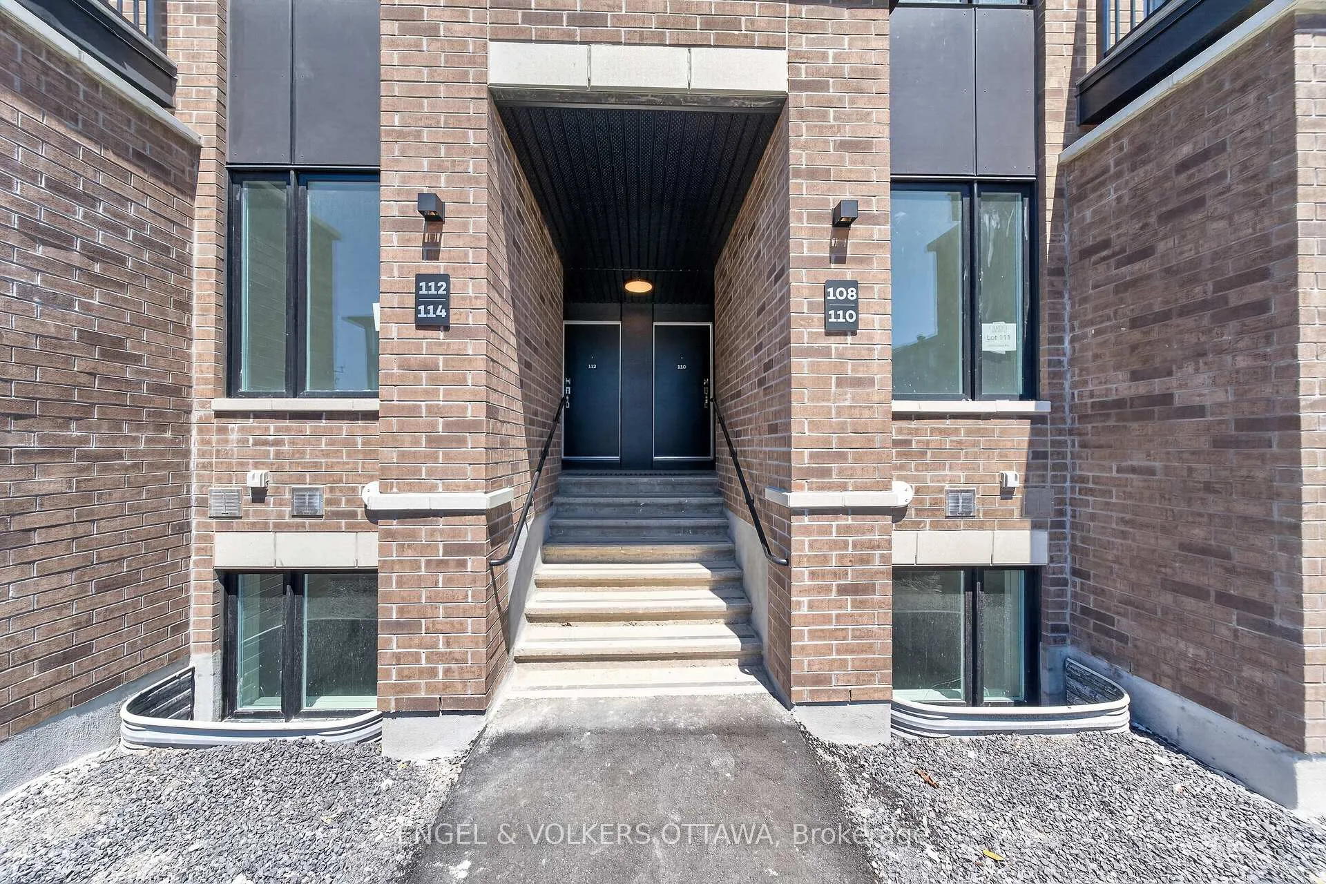 Photo 2 of 110 Stardust Private, Ottawa, Leitrim — HOMEH