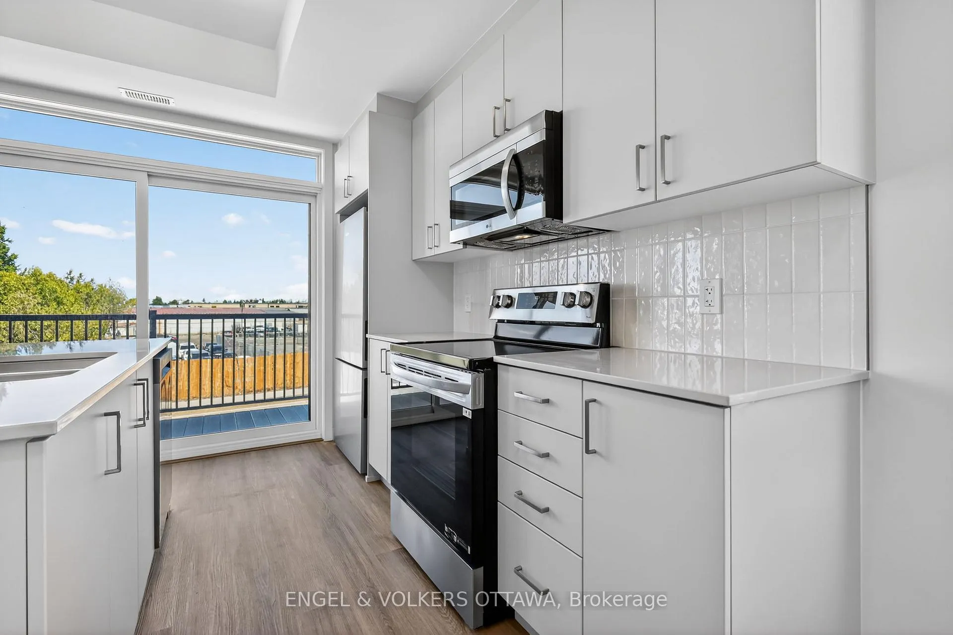 Photo 5 of 110 Stardust Private, Ottawa, Leitrim — HOMEH
