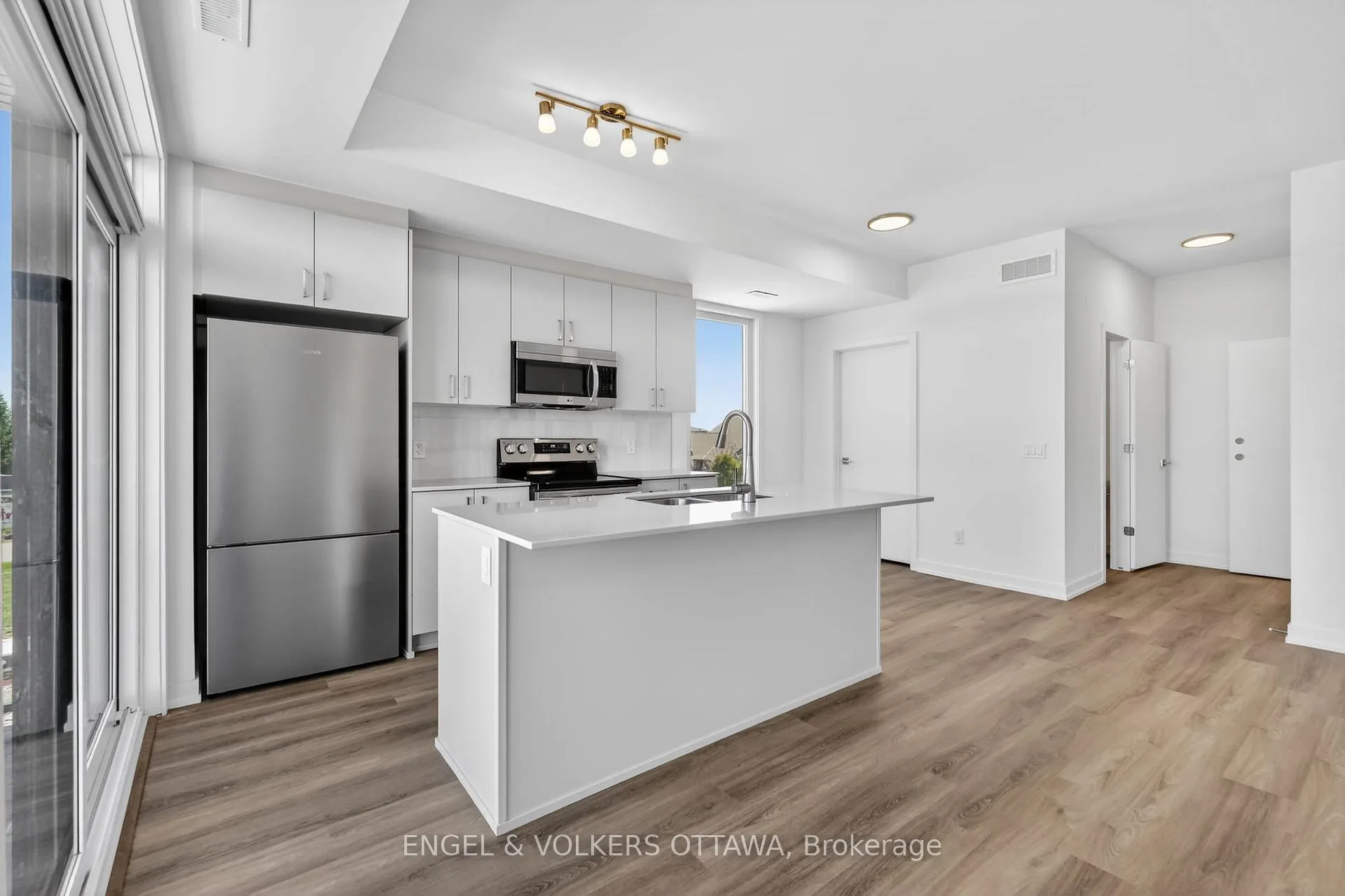 Photo 7 of 110 Stardust Private, Ottawa, Leitrim — HOMEH