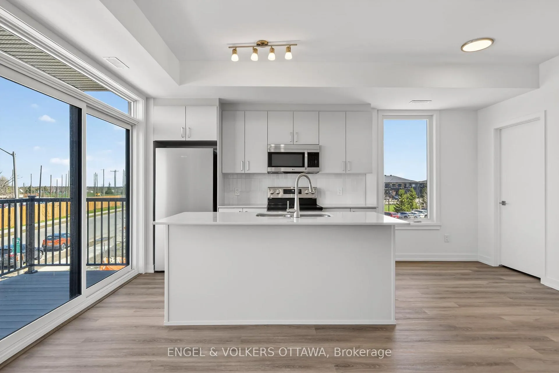 Photo 8 of 110 Stardust Private, Ottawa, Leitrim — HOMEH
