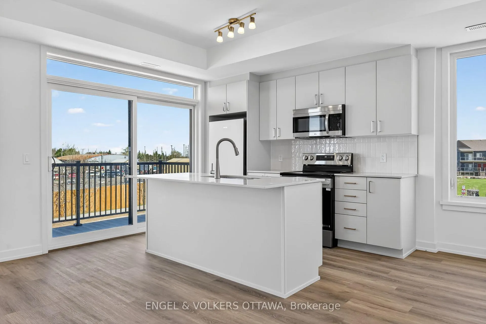 Photo 9 of 110 Stardust Private, Ottawa, Leitrim — HOMEH