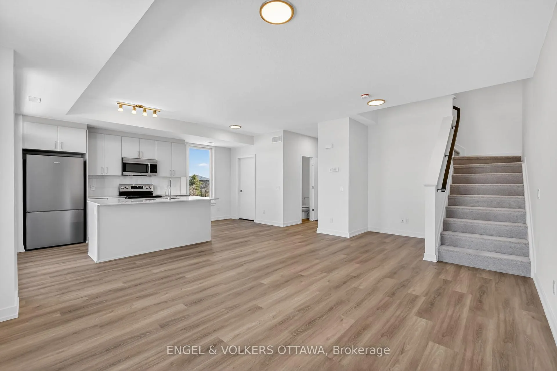 Photo 10 of 110 Stardust Private, Ottawa, Leitrim — HOMEH