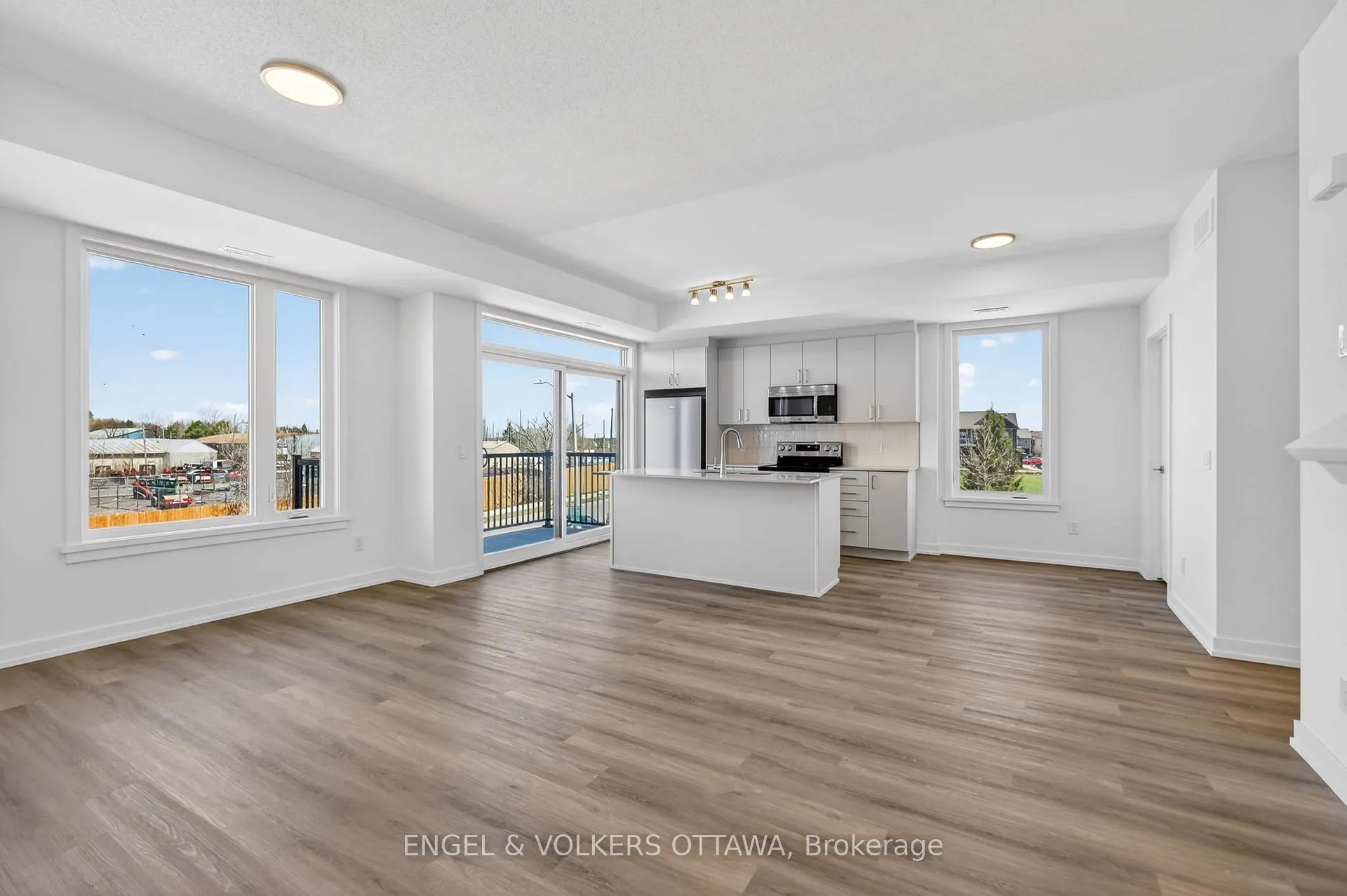 Photo 11 of 110 Stardust Private, Ottawa, Leitrim — HOMEH