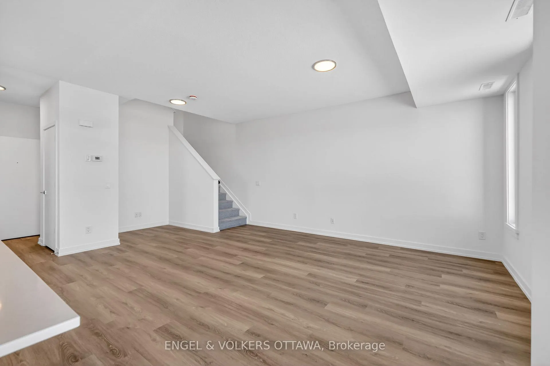 Photo 13 of 110 Stardust Private, Ottawa, Leitrim — HOMEH