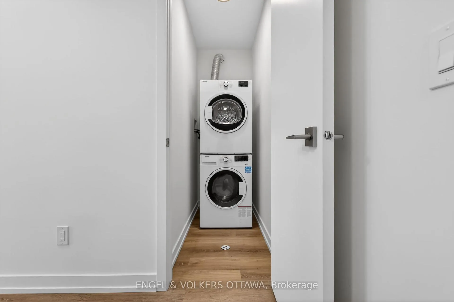 Photo 34 of 110 Stardust Private, Ottawa, Leitrim — HOMEH