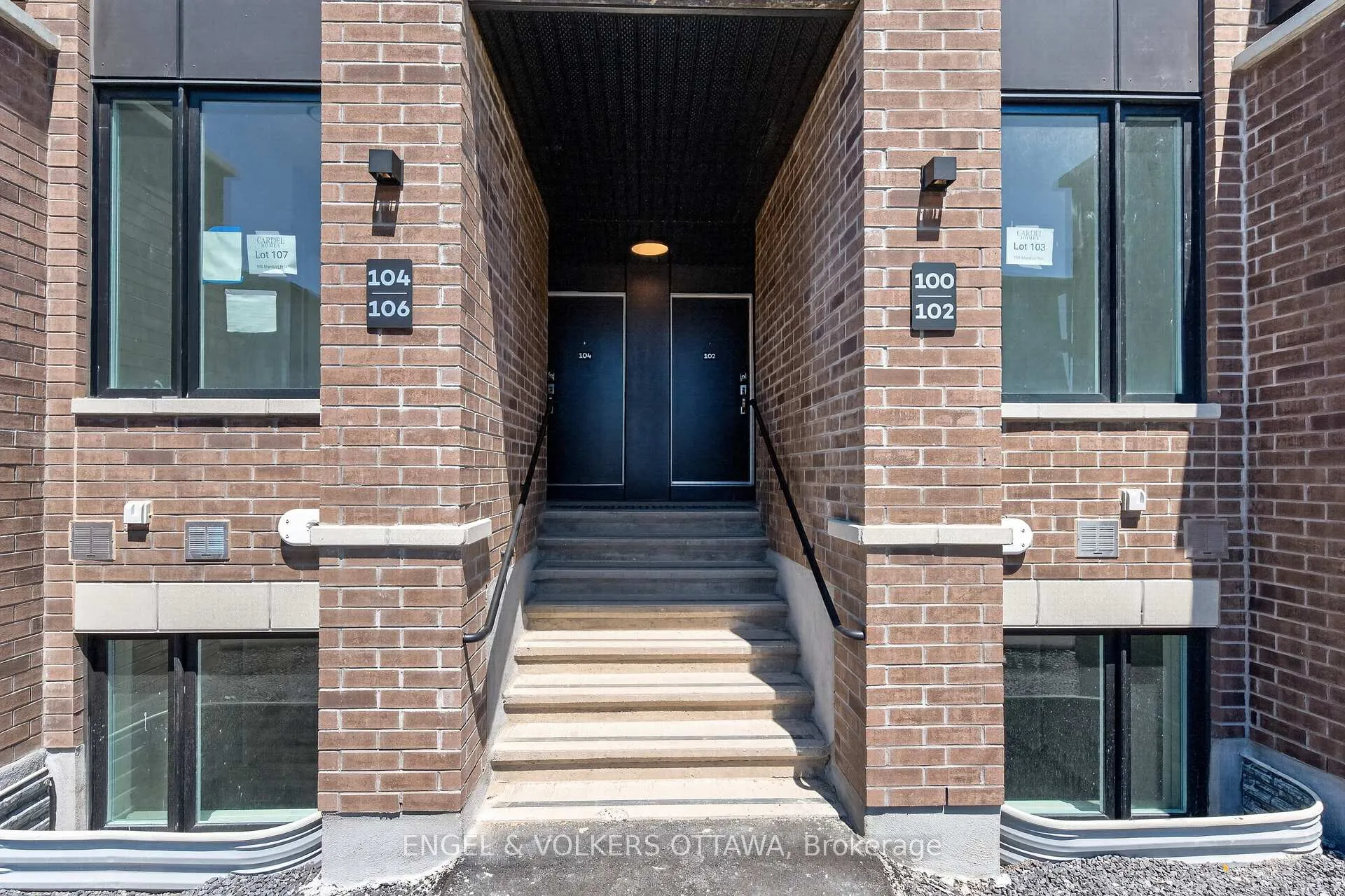 Photo 2 of 100 Stardust Private, Ottawa, Leitrim — HOMEH