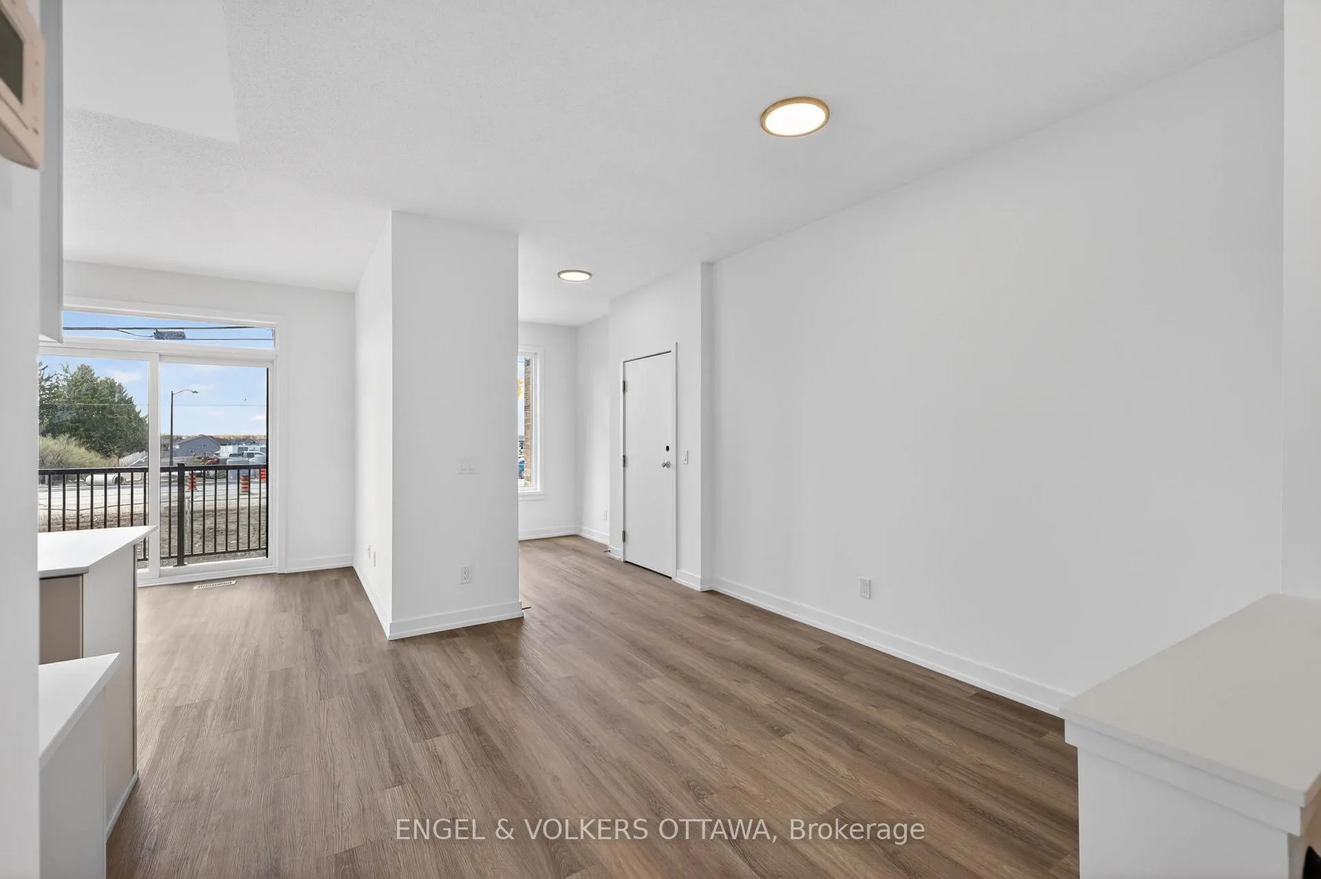 Photo 4 of 100 Stardust Private, Ottawa, Leitrim — HOMEH