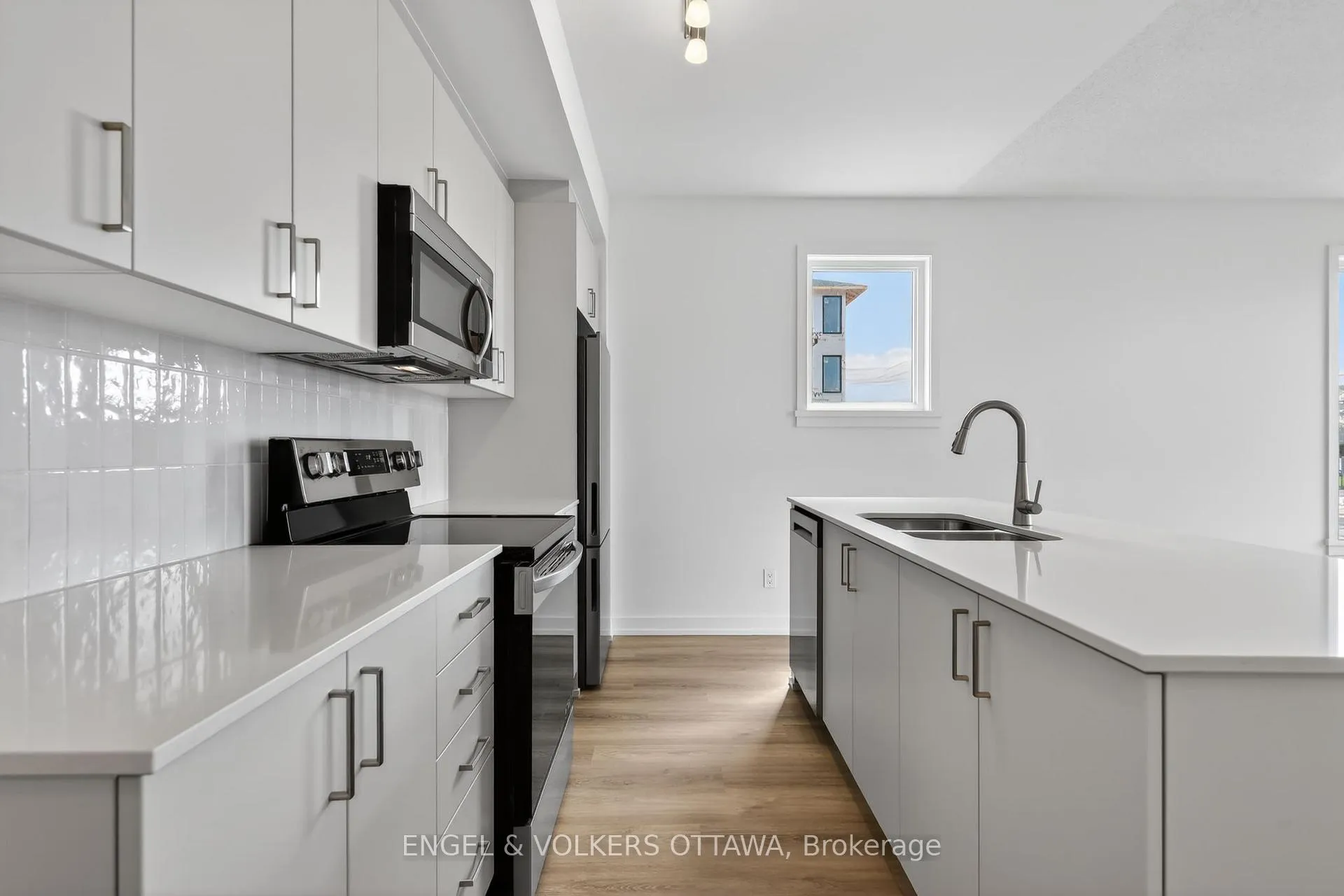 Photo 7 of 100 Stardust Private, Ottawa, Leitrim — HOMEH