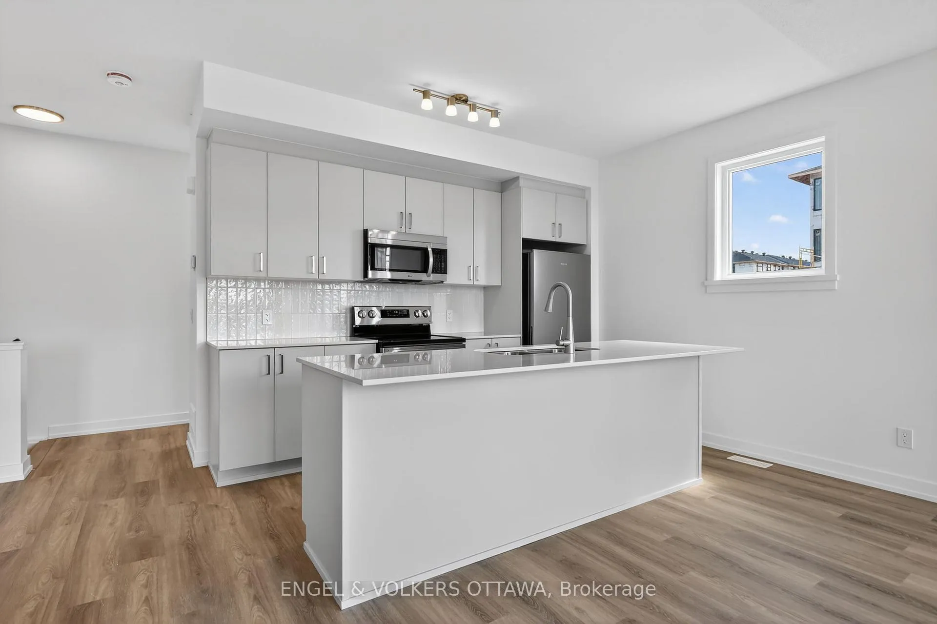 Photo 8 of 100 Stardust Private, Ottawa, Leitrim — HOMEH