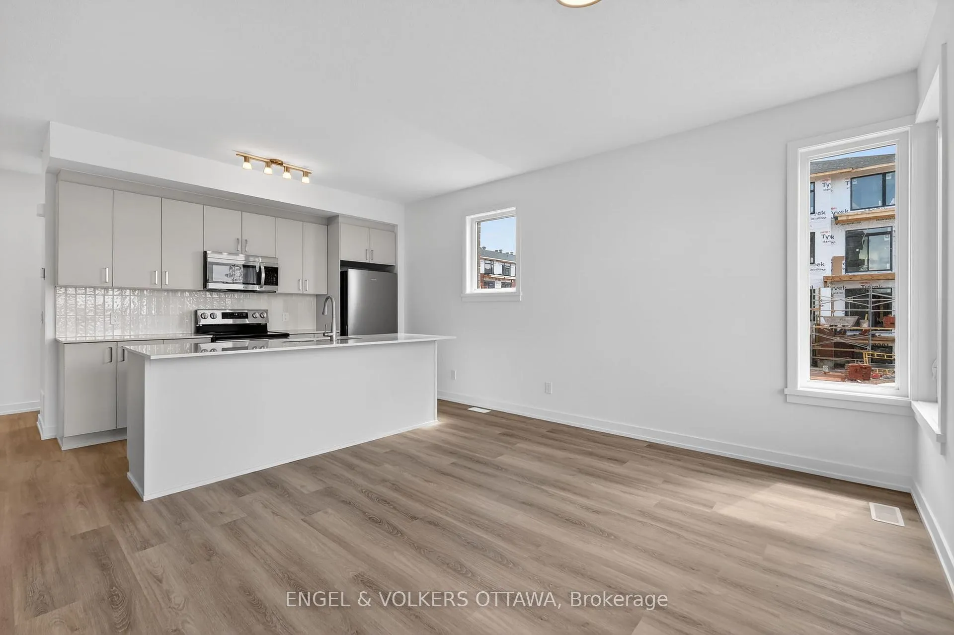 Photo 9 of 100 Stardust Private, Ottawa, Leitrim — HOMEH