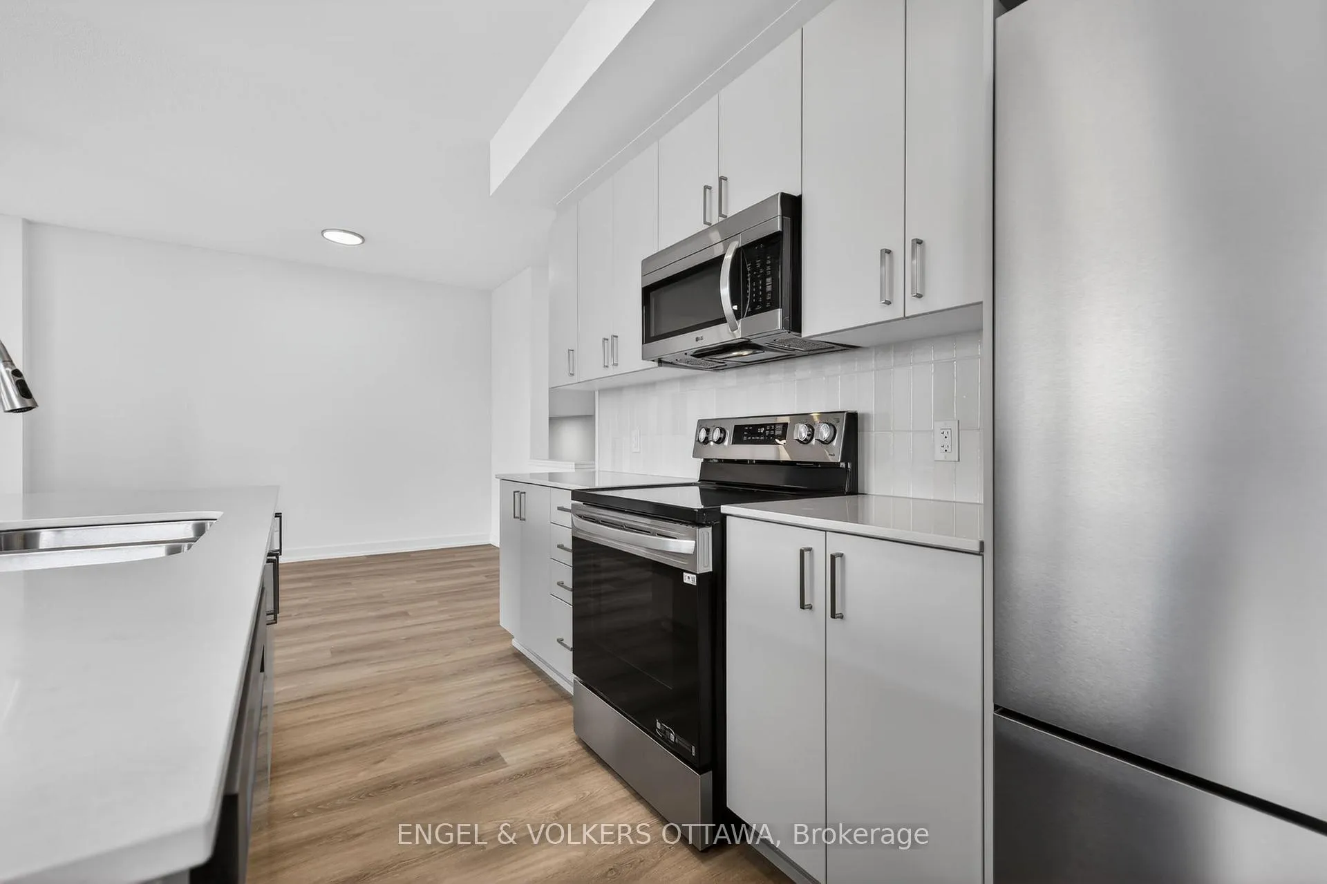 Photo 11 of 100 Stardust Private, Ottawa, Leitrim — HOMEH
