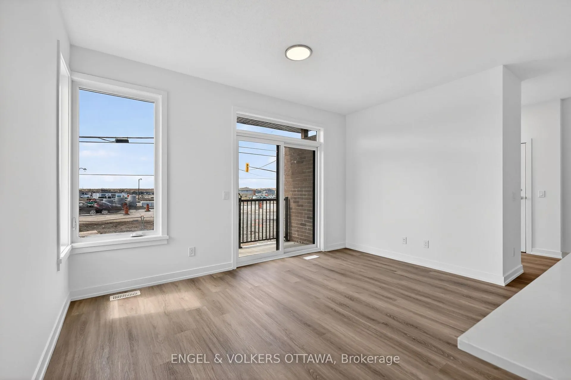 Photo 12 of 100 Stardust Private, Ottawa, Leitrim — HOMEH