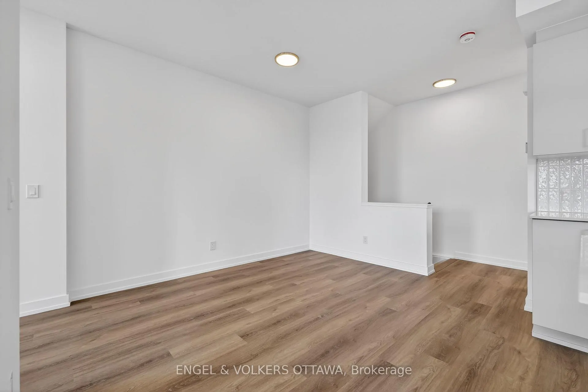 Photo 15 of 100 Stardust Private, Ottawa, Leitrim — HOMEH