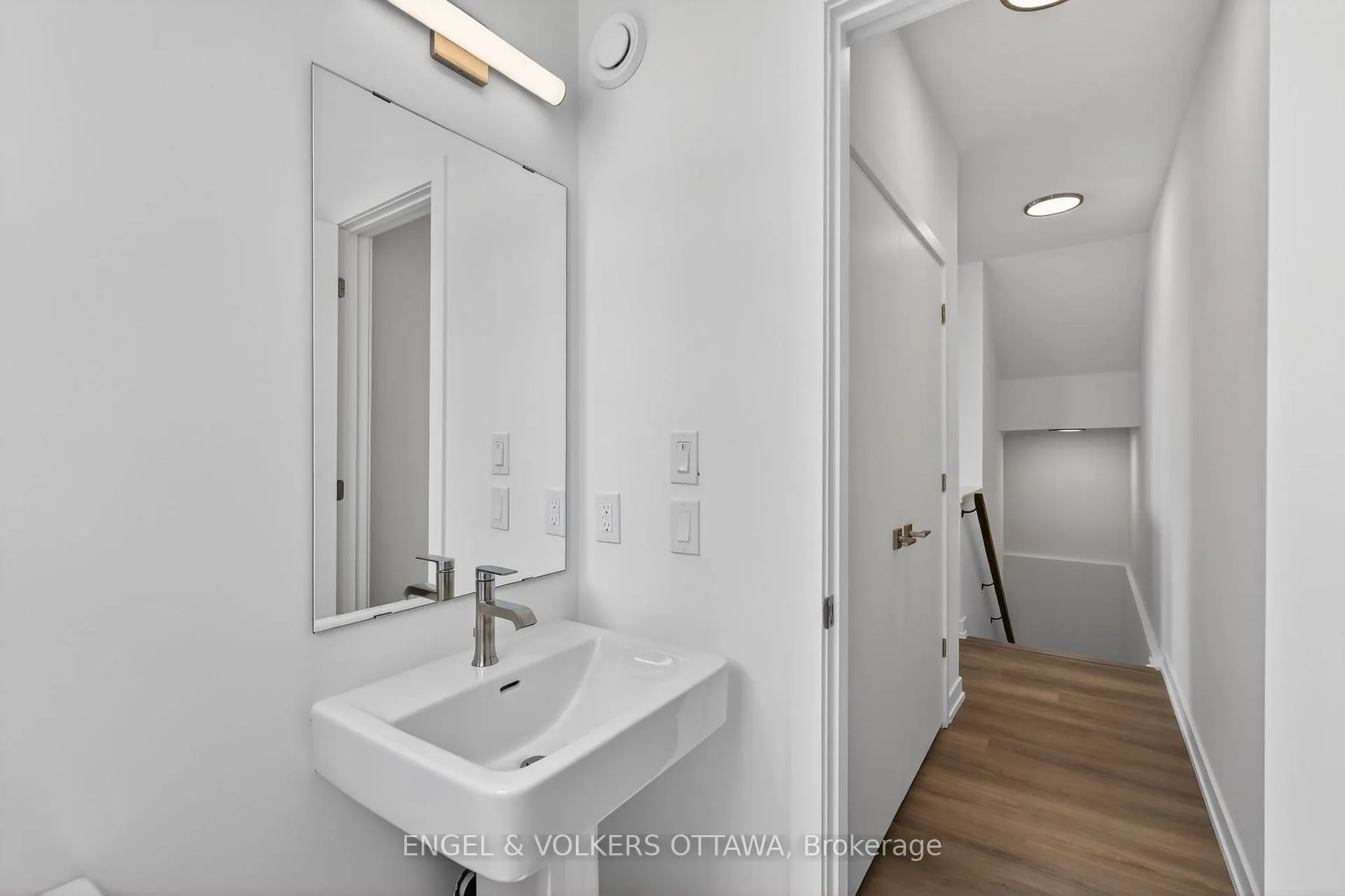 Photo 17 of 100 Stardust Private, Ottawa, Leitrim — HOMEH