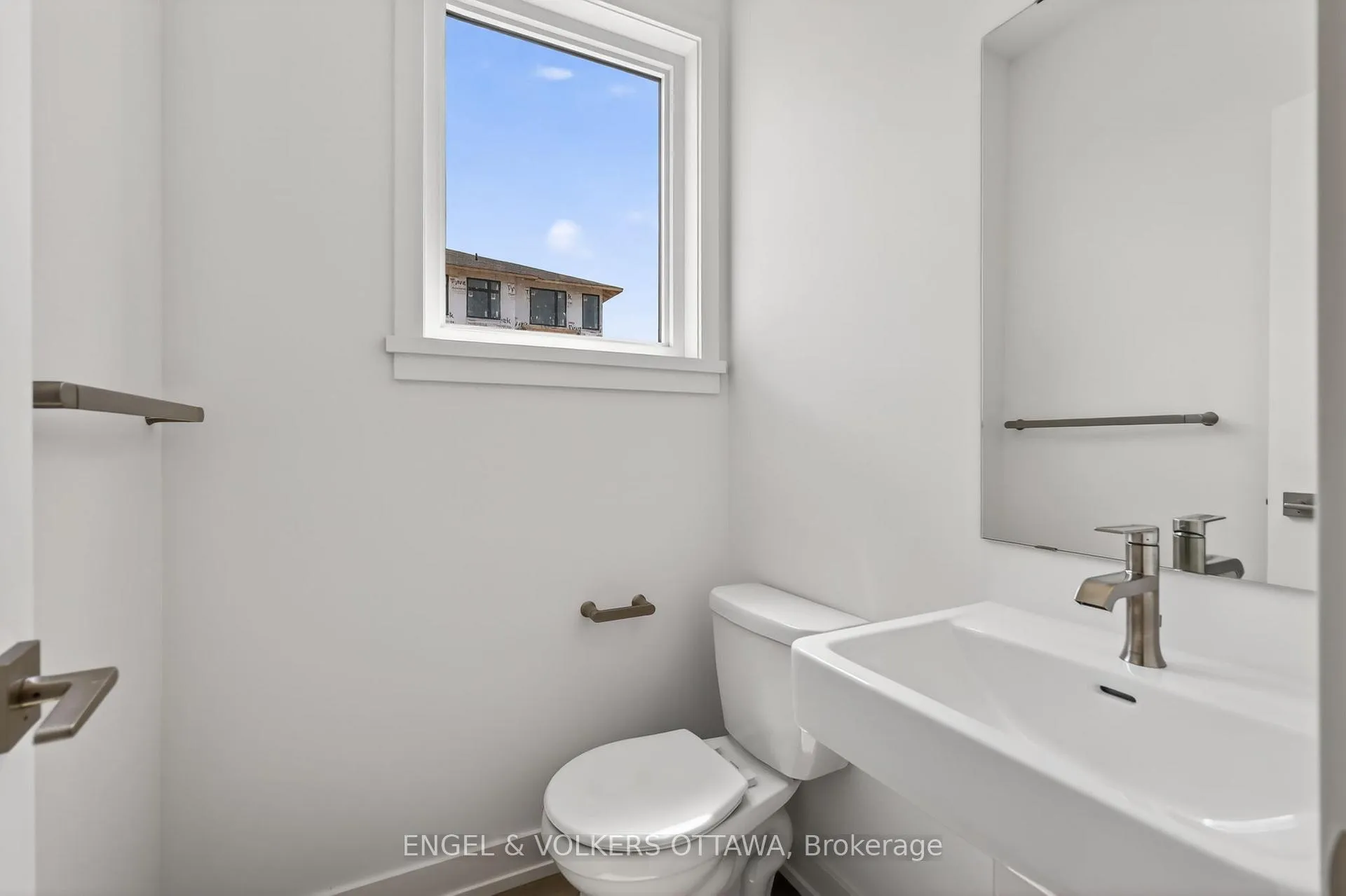 Photo 18 of 100 Stardust Private, Ottawa, Leitrim — HOMEH
