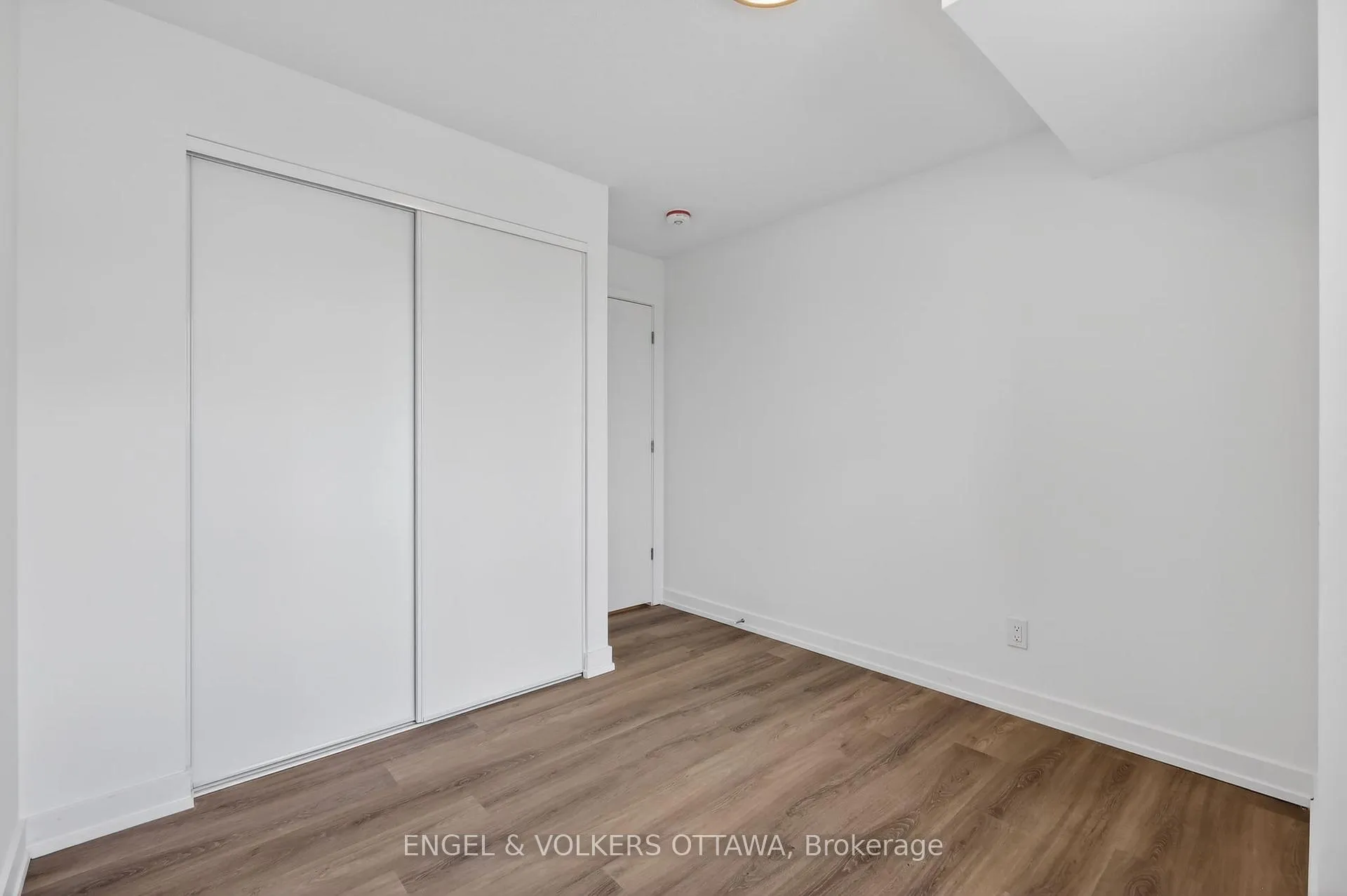 Photo 26 of 100 Stardust Private, Ottawa, Leitrim — HOMEH