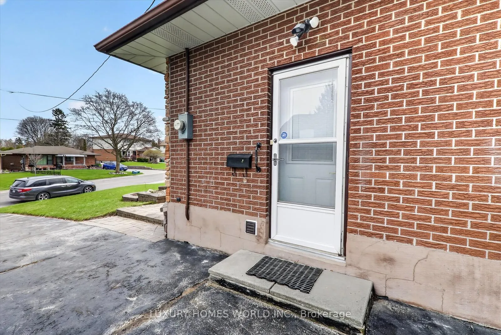 Photo 21 of 64 Gatineau Street, Oshawa, Donevan — HOMEH