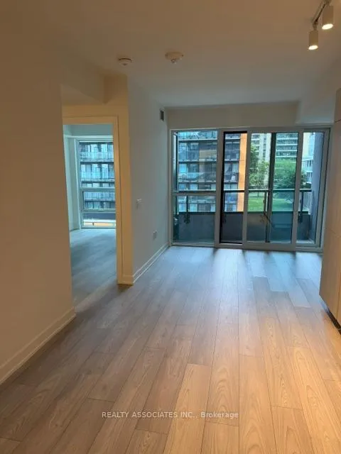 Photo 4 of Unit 321, 110 Broadway Avenue S, Toronto, Mount Pleasant West — HOMEH