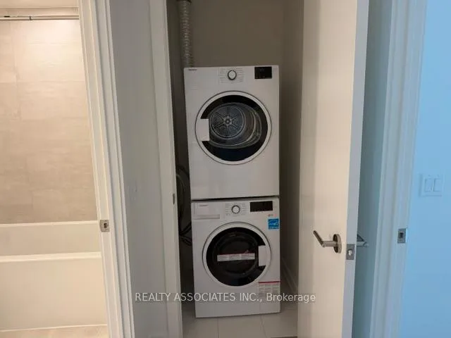 Photo 11 of Unit 321, 110 Broadway Avenue S, Toronto, Mount Pleasant West — HOMEH