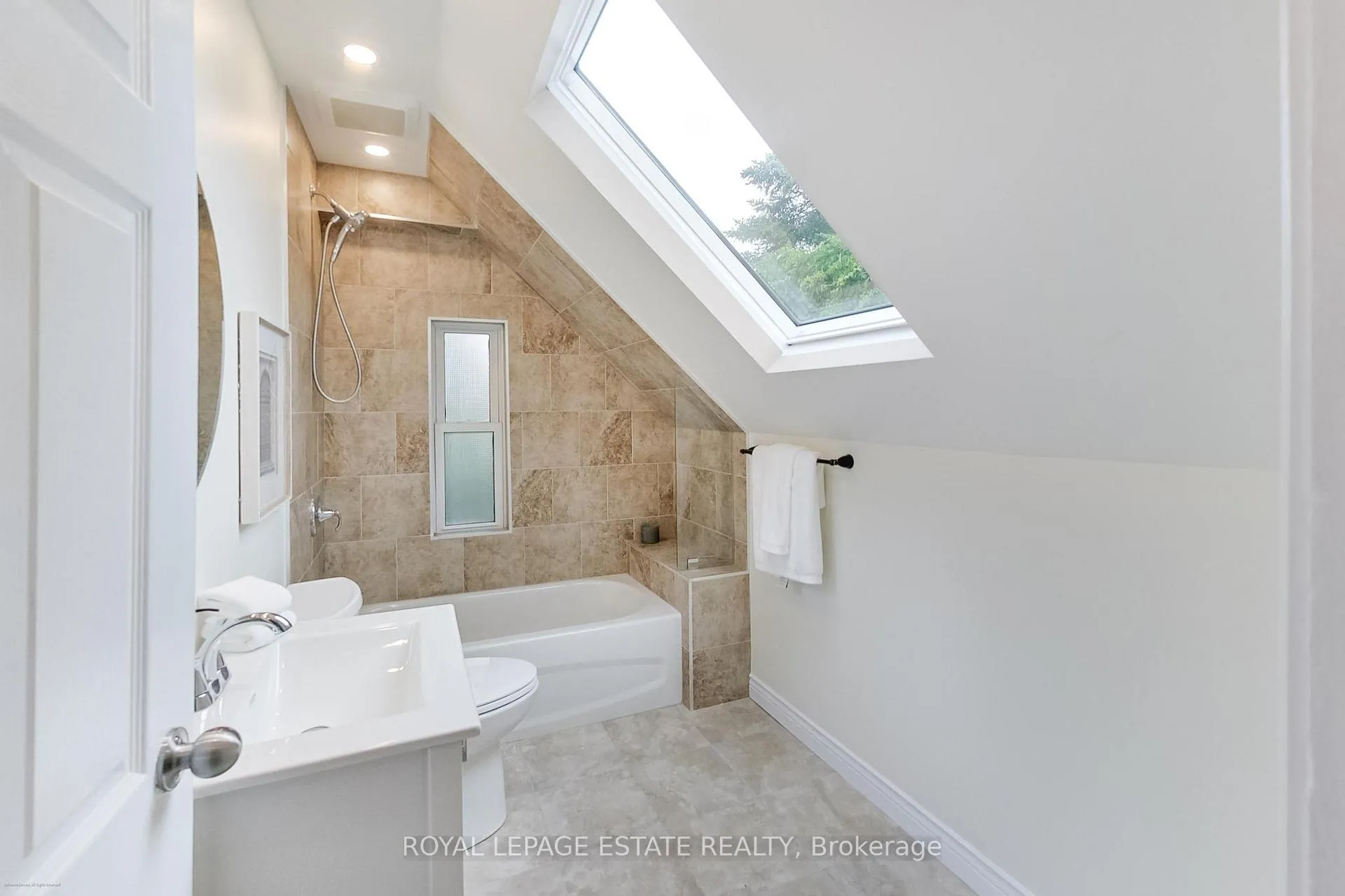 Photo 25 of 237 Glebemount Avenue, Toronto, Danforth Village-East York — HOMEH