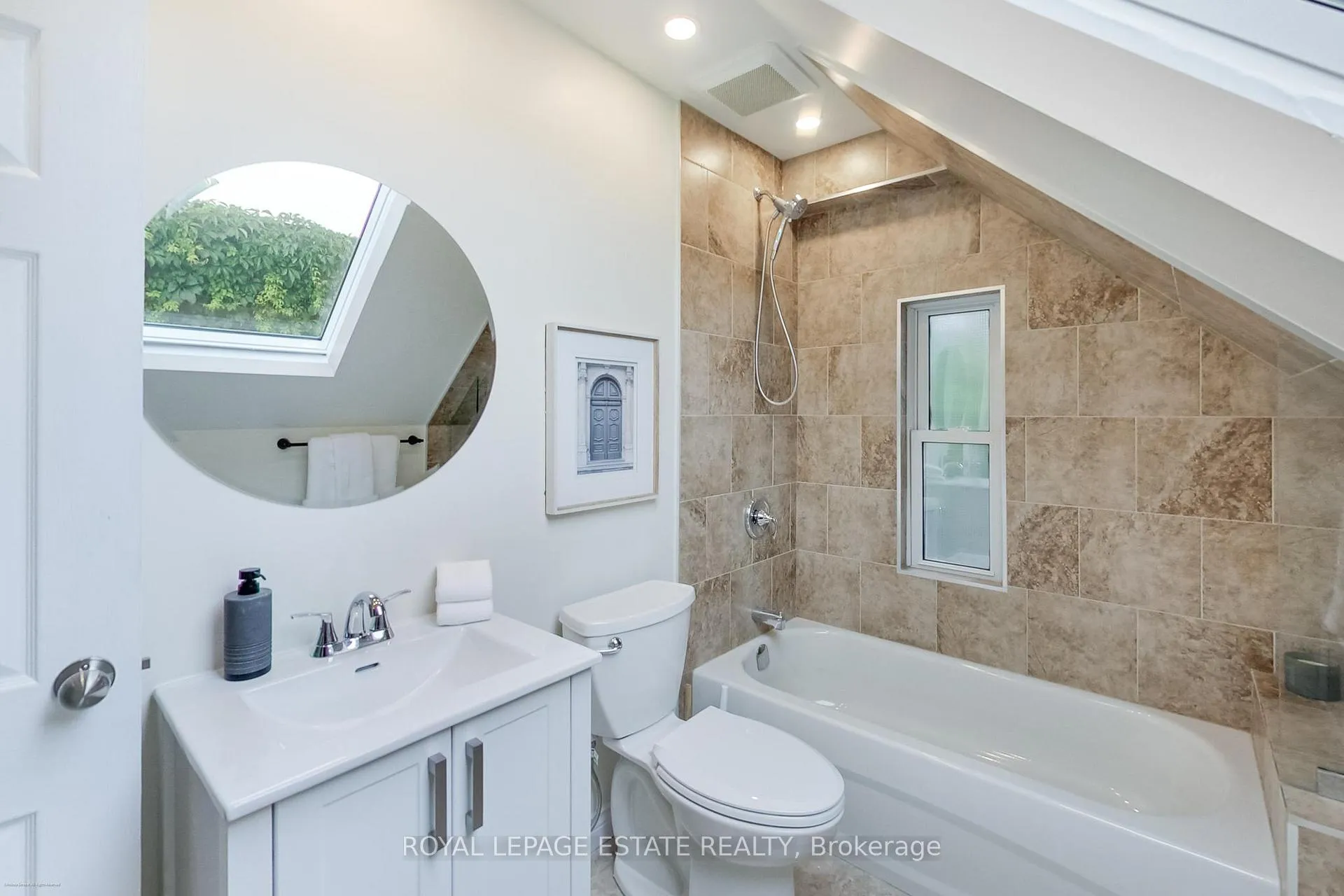 Photo 26 of 237 Glebemount Avenue, Toronto, Danforth Village-East York — HOMEH