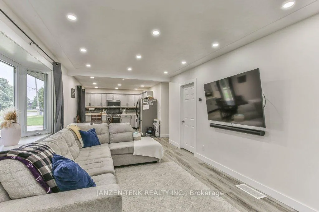 Photo 5 of 11793 Springfield Road, Malahide, Springfield — HOMEH