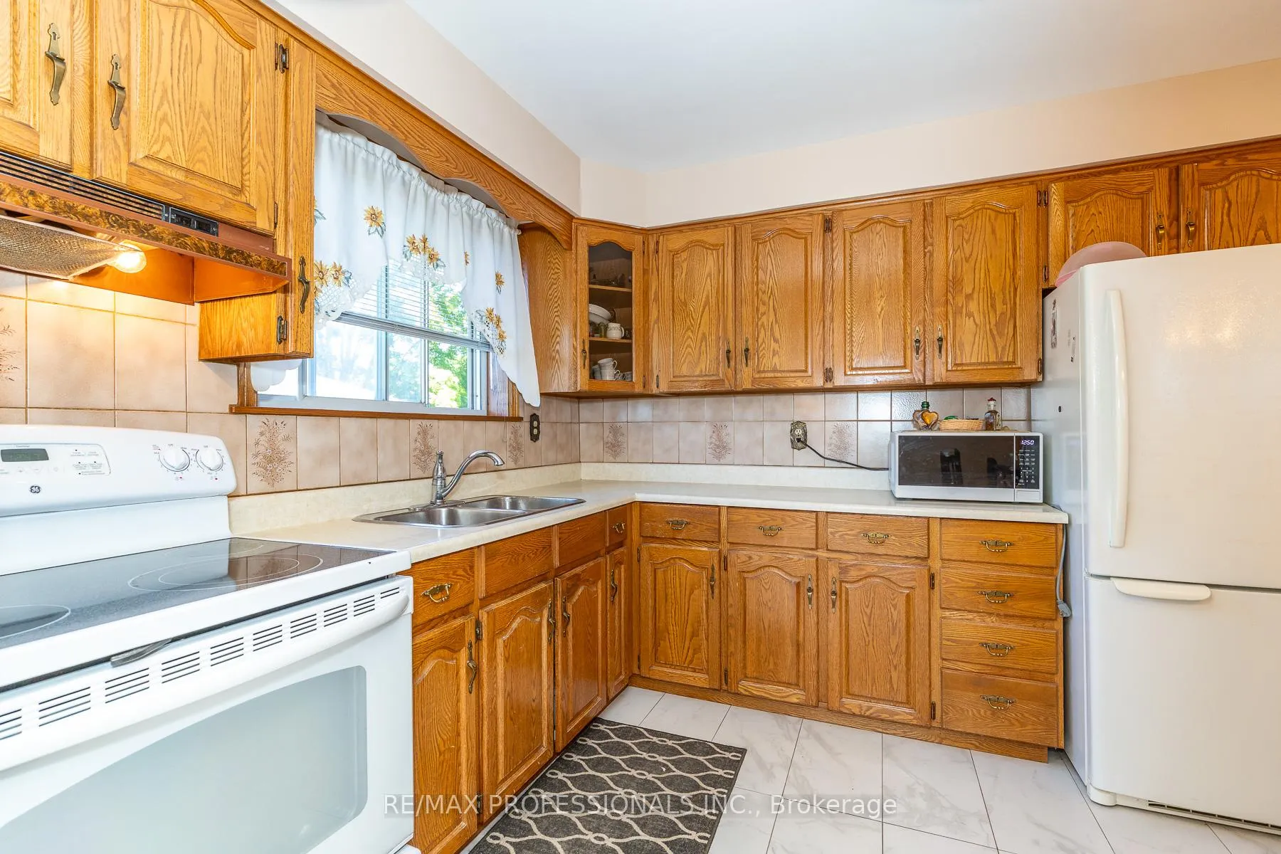 Photo 6 of 64 Ikley Road, North York, York University Heights — HOMEH