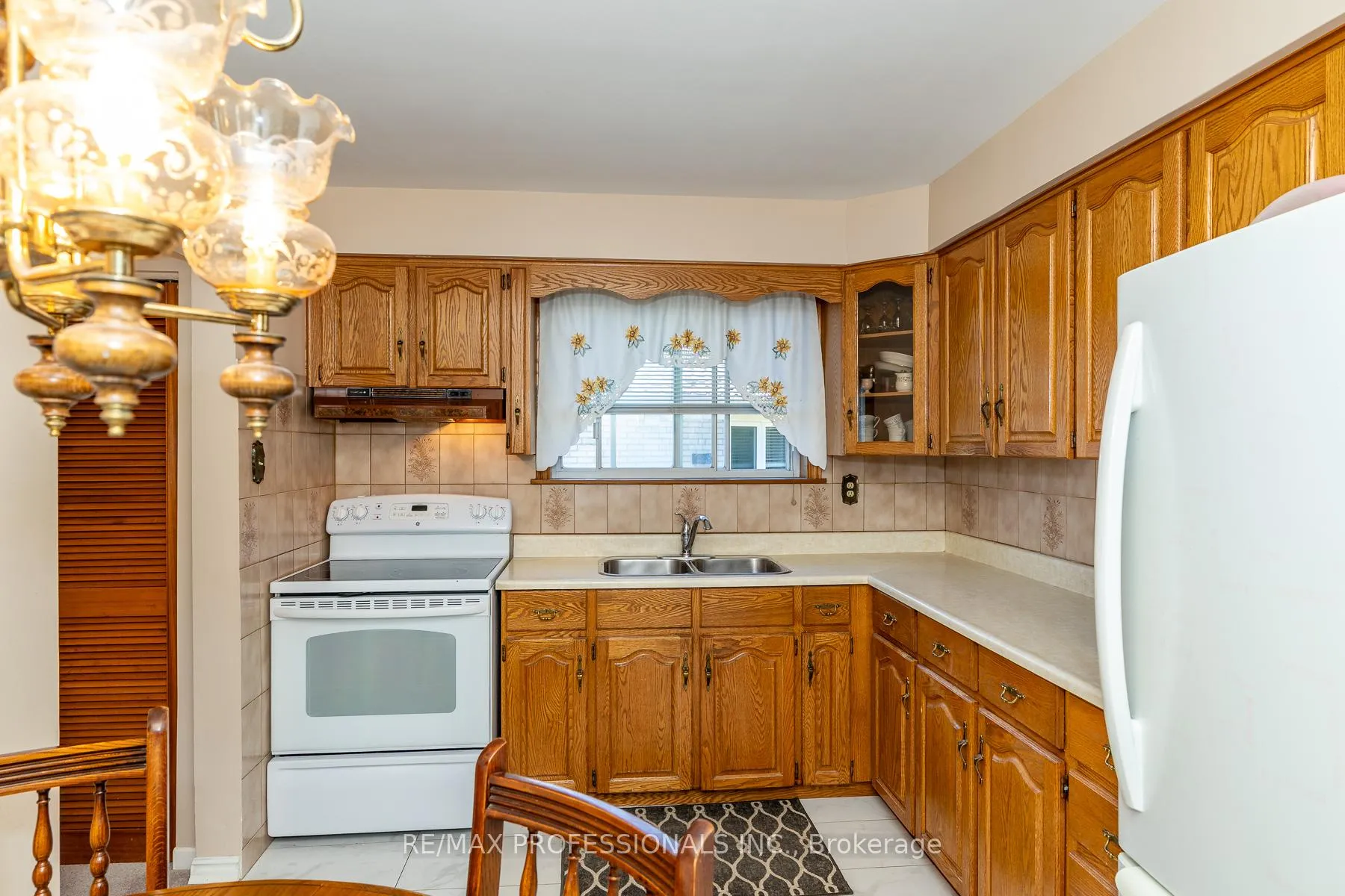 Photo 8 of 64 Ikley Road, North York, York University Heights — HOMEH