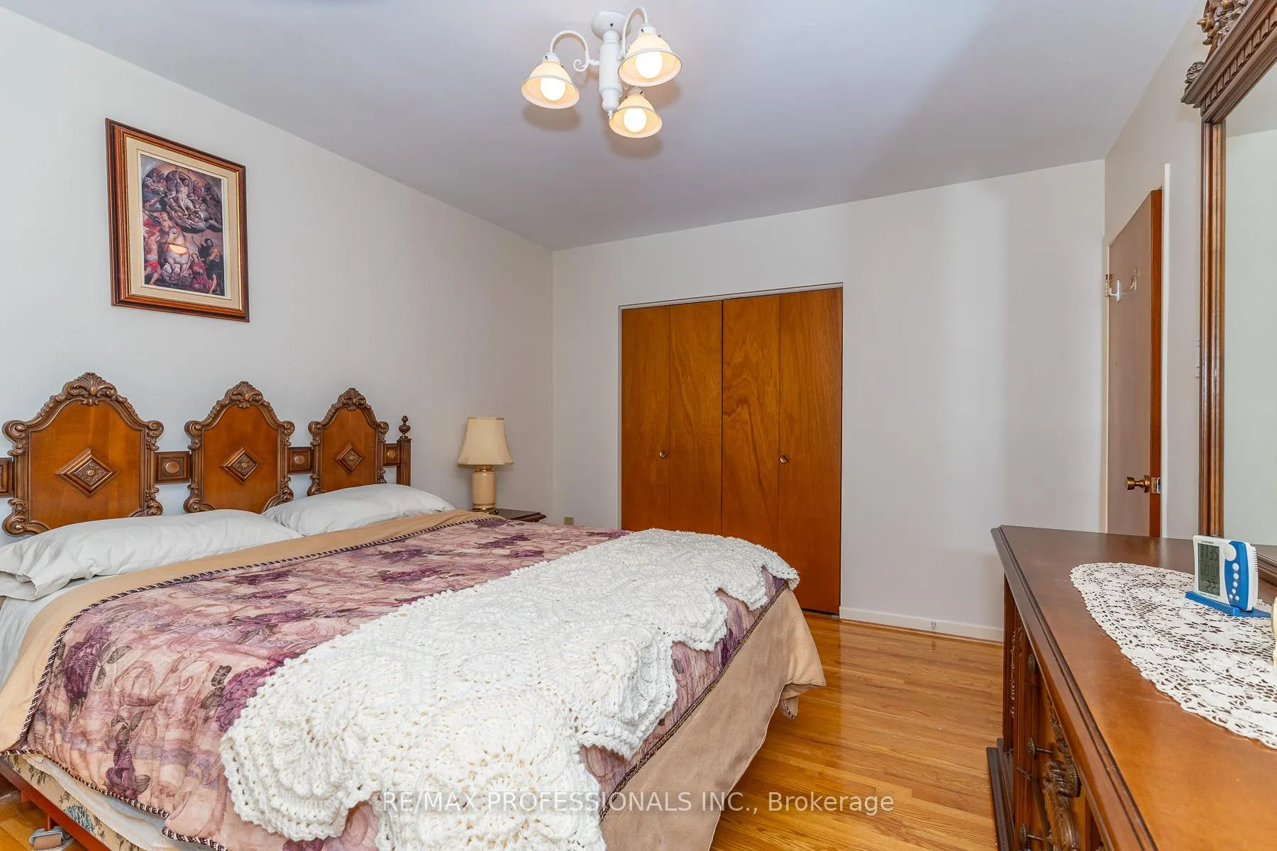 Photo 10 of 64 Ikley Road, North York, York University Heights — HOMEH