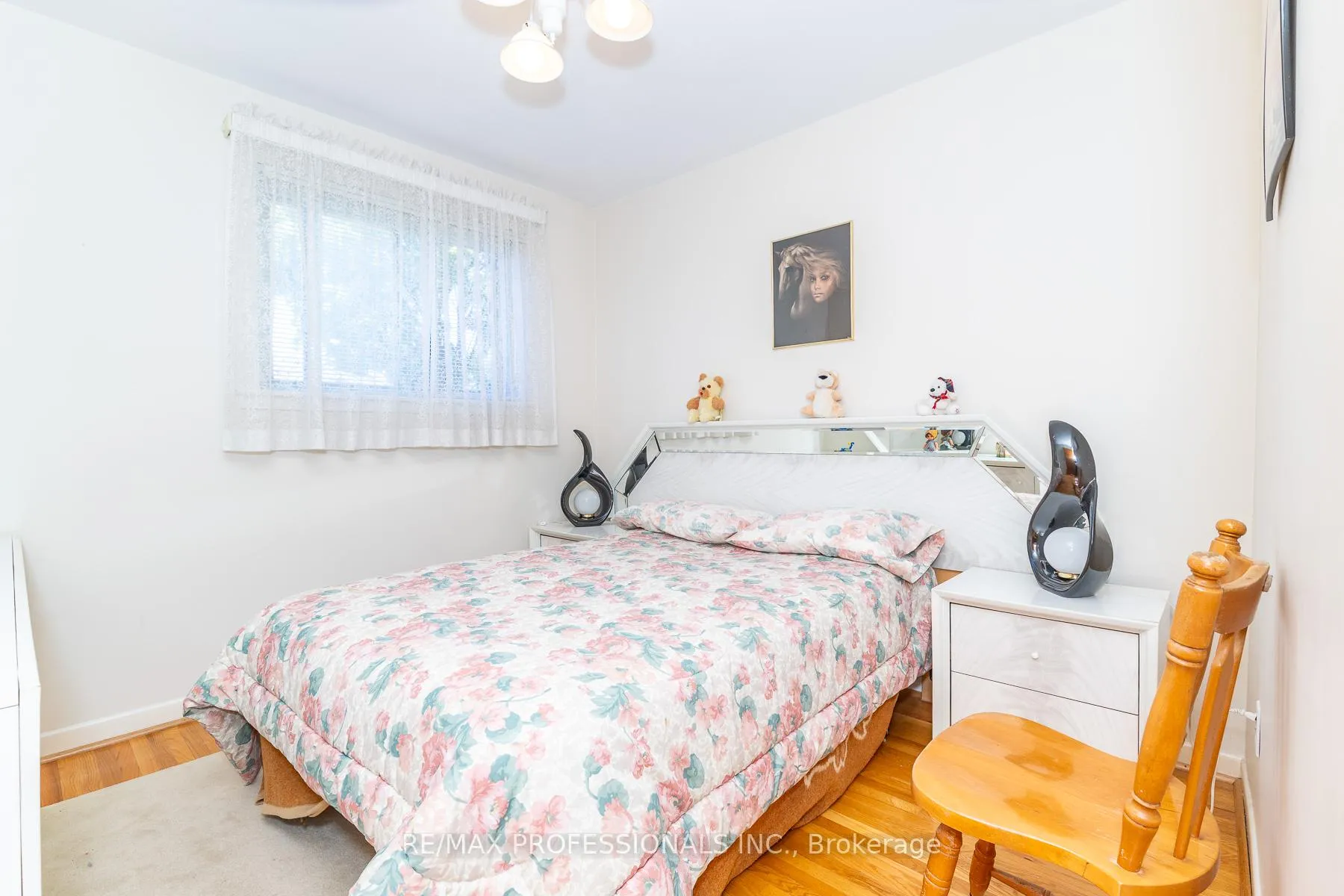 Photo 11 of 64 Ikley Road, North York, York University Heights — HOMEH